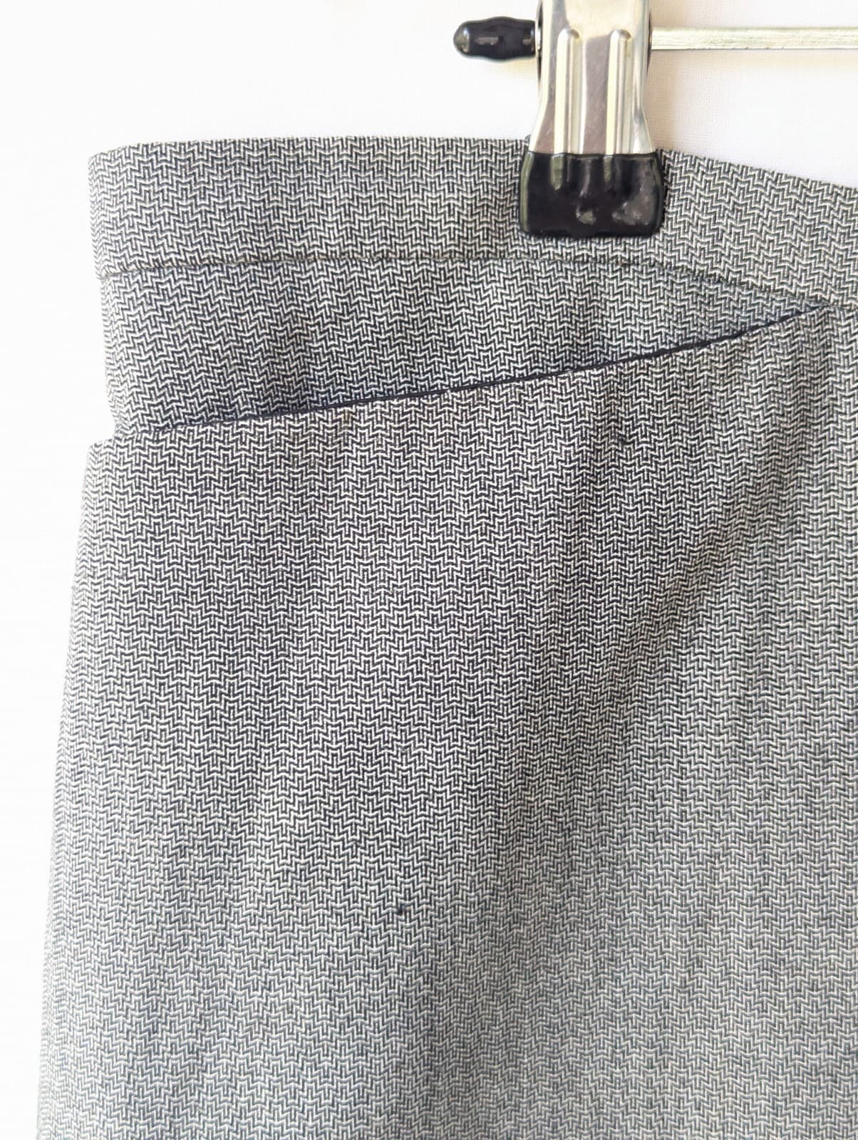 Review Skirt Size 10 Aus 6 Us Grey Pleated Hem Pencil Corporate Classic 2010s — photo 5 of 9