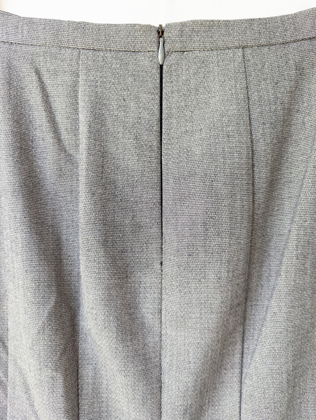 Review Skirt Size 10 Aus 6 Us Grey Pleated Hem Pencil Corporate Classic 2010s — photo 8 of 9