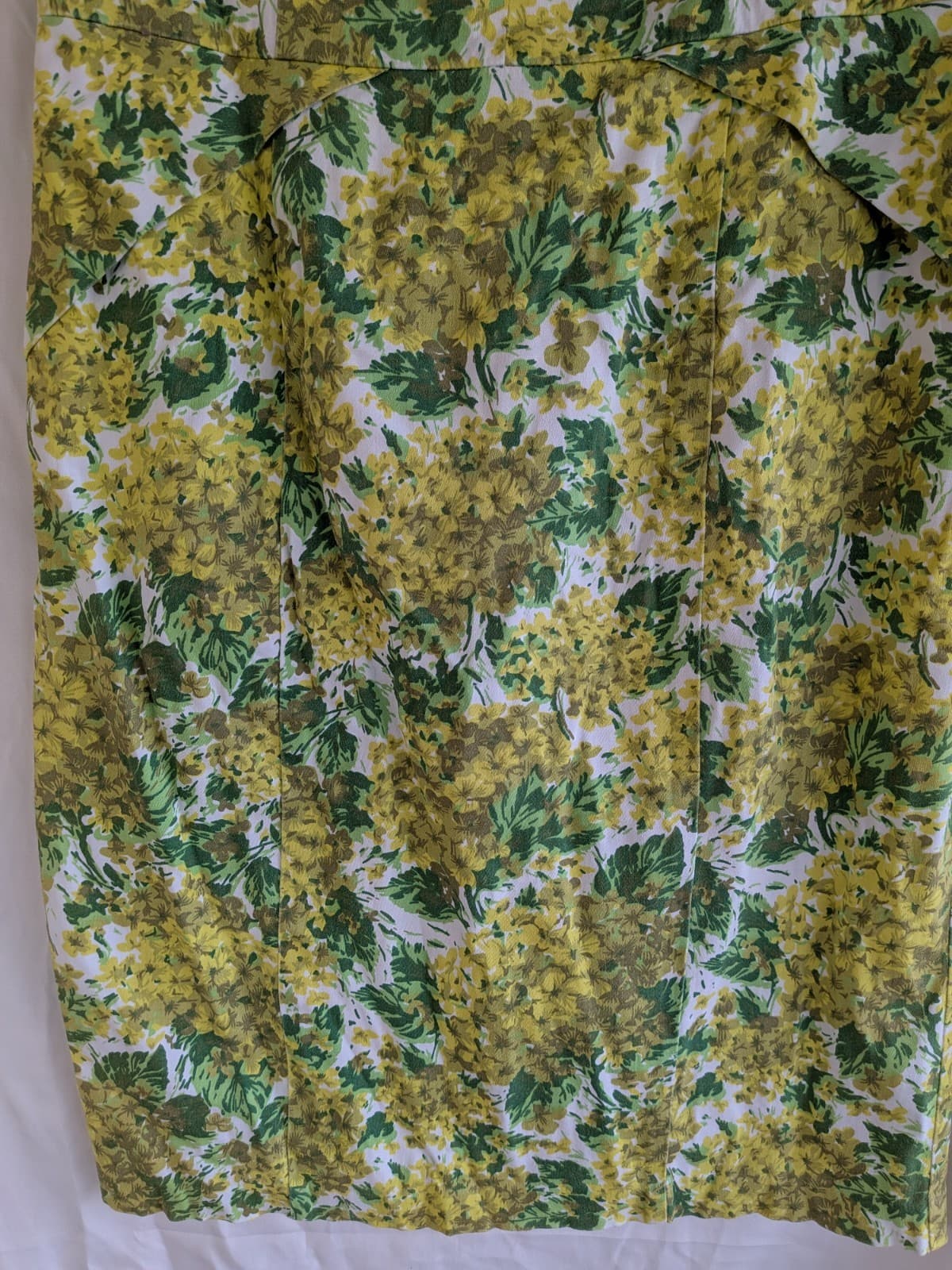 Review Dress Size 10 Green Yellow Floral Sheath Knee Length Cocktail Dress — photo 3 of 10