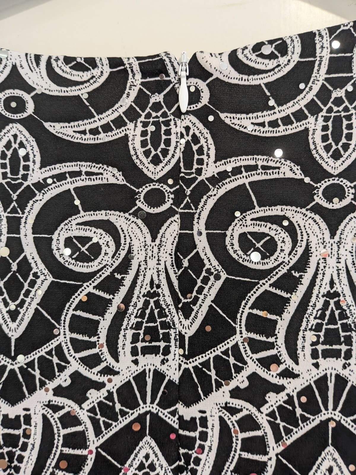 Frank Lyman Dress Size 12 Black White Sequin Pencil Sleeveless Occasion Evening — photo 9 of 11