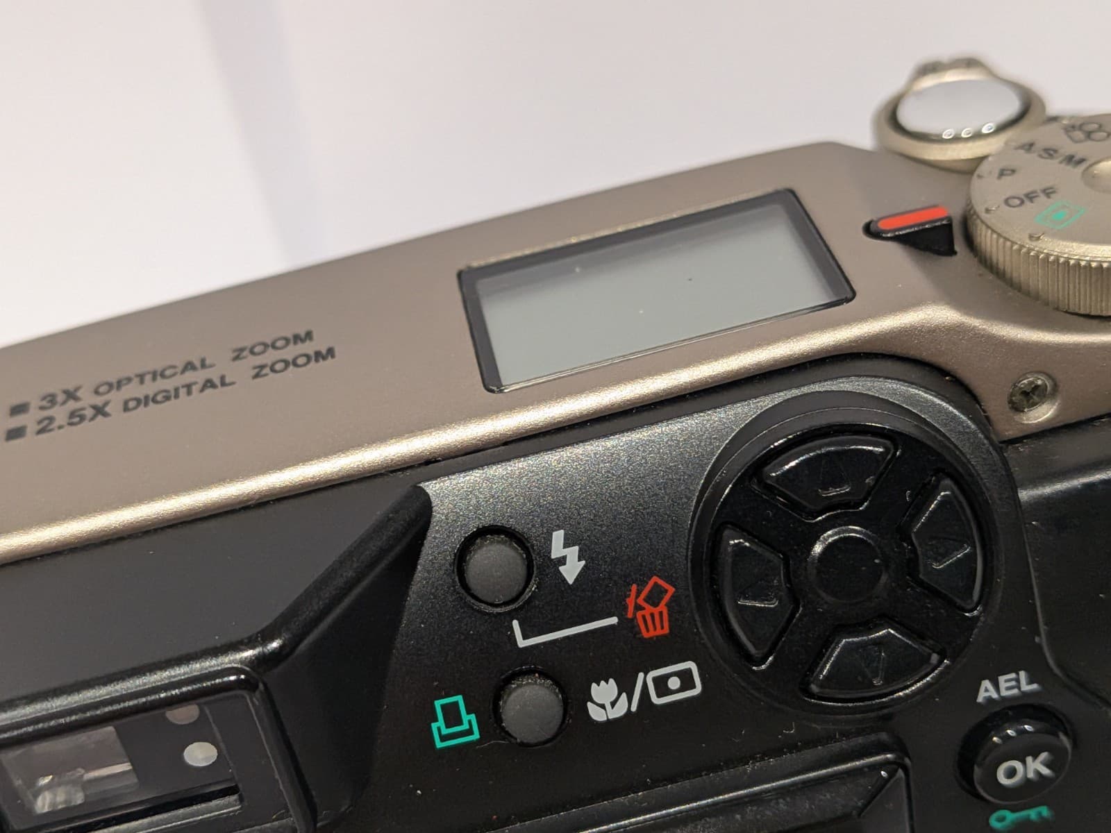 Olympus Camedia C-2040 Zoom 2.1MP Digital Camera Working Vintage Y2K + Lens Cap — photo 10 of 12