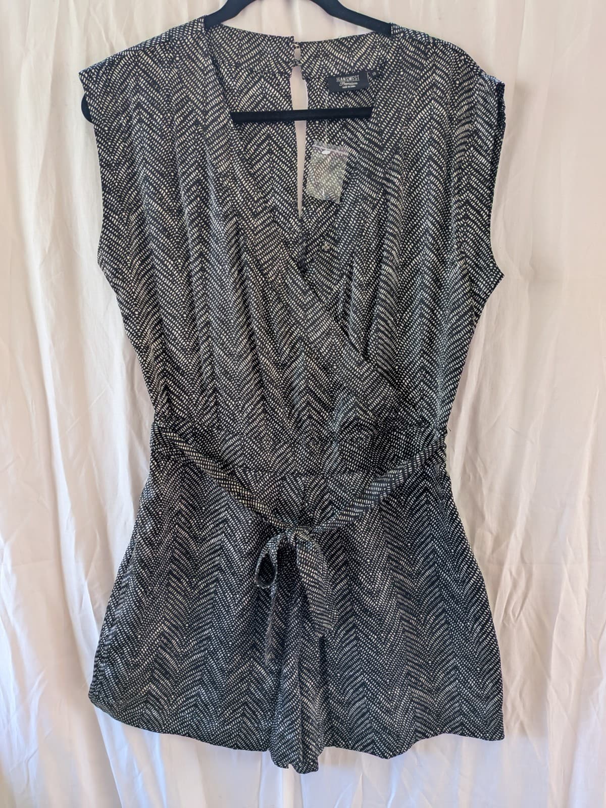 Jeanswest Premium Silk Wrap Playsuit Black White Print Sleeveless Tie Size 10 — photo 2 of 13