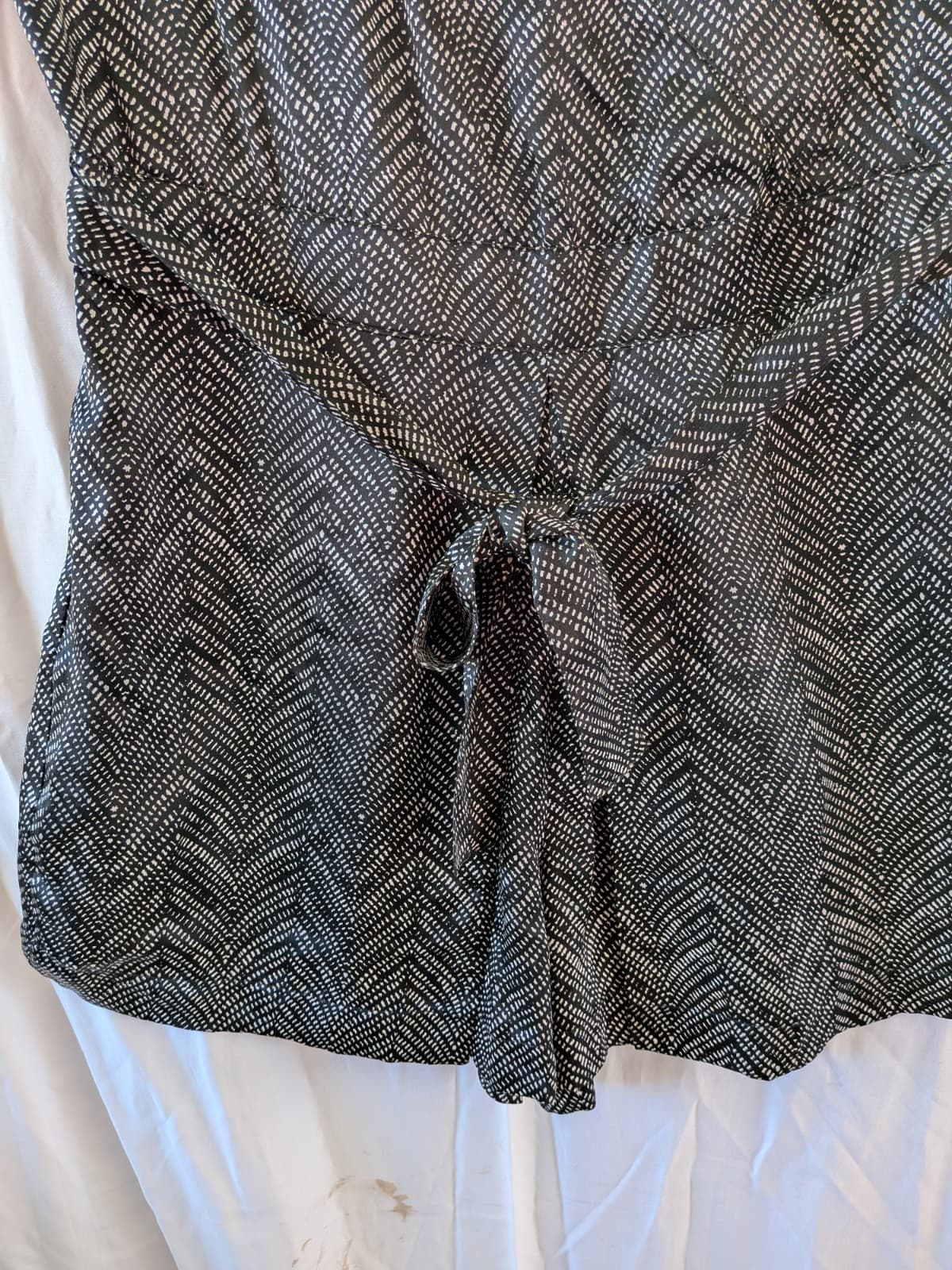 Jeanswest Premium Silk Wrap Playsuit Black White Print Sleeveless Tie Size 10 — photo 3 of 13