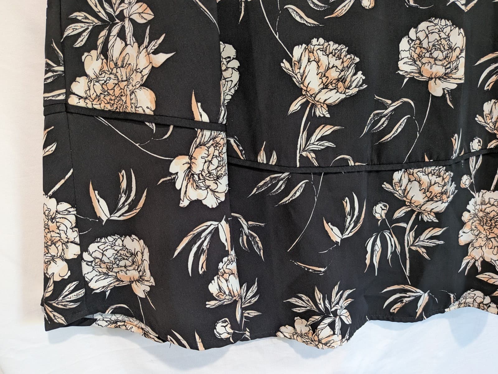 Tokito Floral Skater Skirt Size 16 AU 12 US Black Beige Office Casual — photo 4 of 10