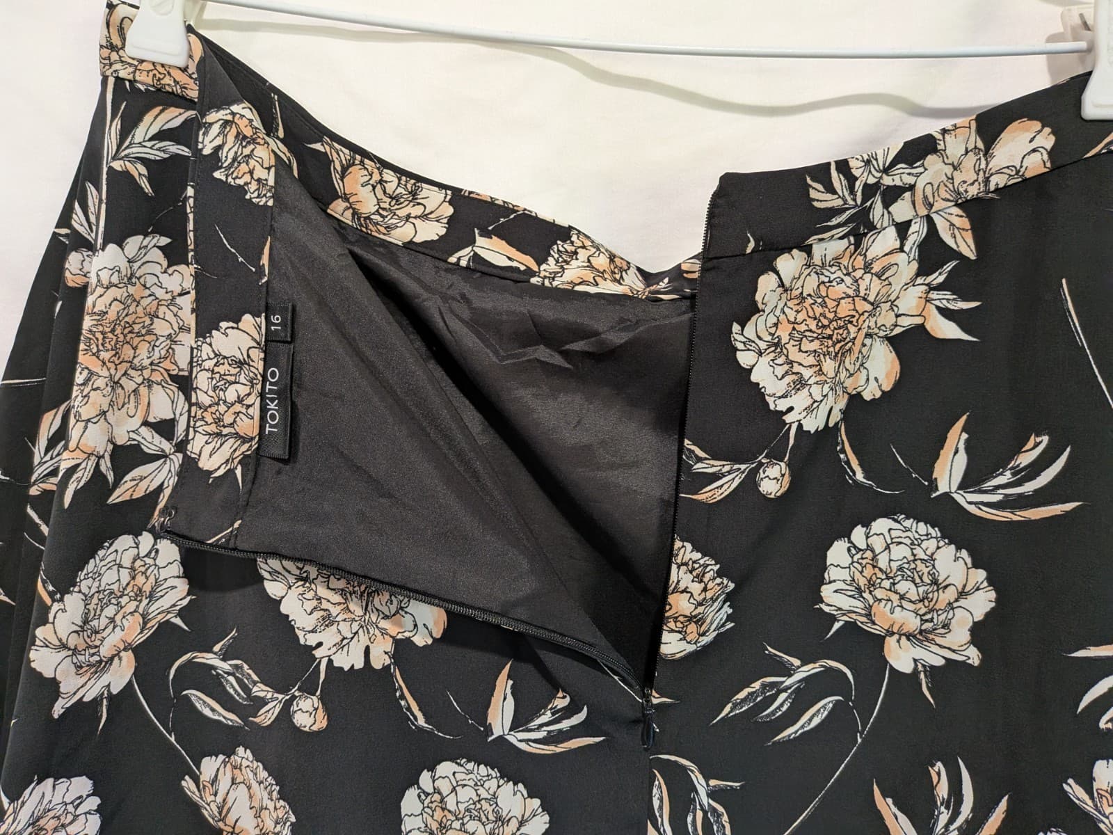 Tokito Floral Skater Skirt Size 16 AU 12 US Black Beige Office Casual — photo 10 of 10