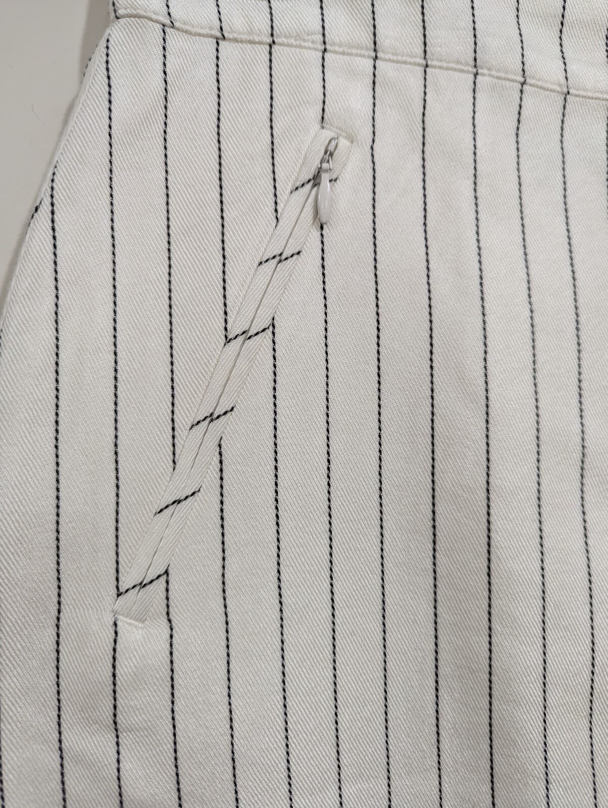 Witchery Skirt White Pinstripe Cotton Mini Pocket Casual Size Aus 10 Us 6 — photo 3 of 6