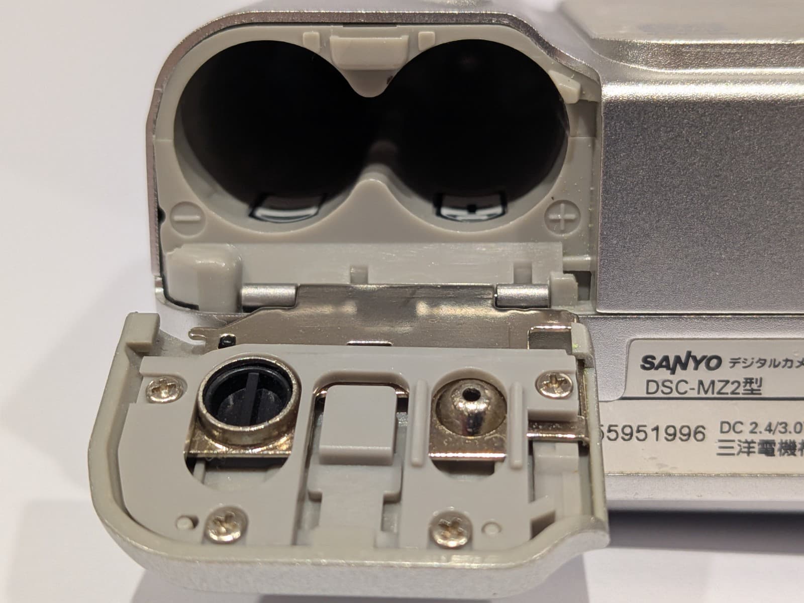 Sanyo DSC-MZ2 2MP Digital Camera Y2K CCD Silver Tested Working Japan Vintage — photo 13 of 13