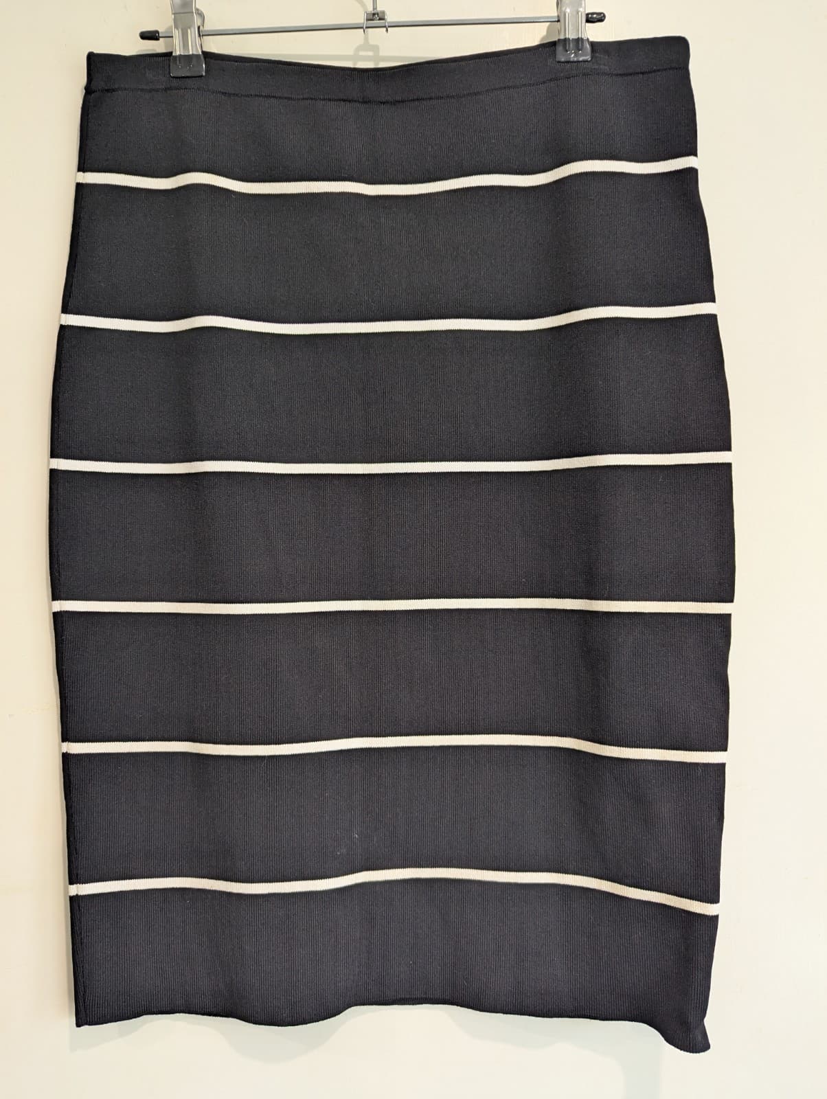 Tokito Knit Skirt Size Aus 14 US 10 Black White Stripped Viscose Pencil Workwear — photo 3 of 7