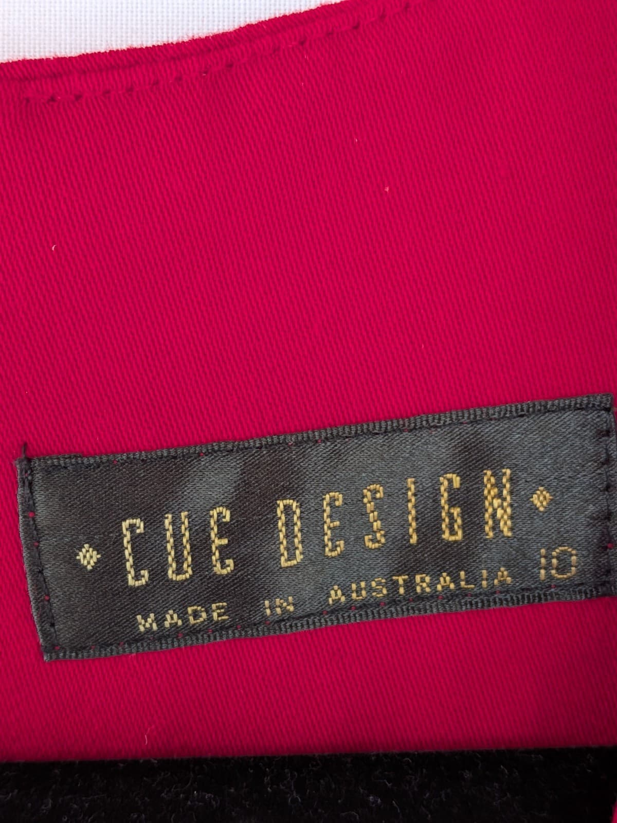 Cue Design Dress Red Sheath Corporate Classic Old Money V Neck Size 10 AU Work — photo 4 of 11