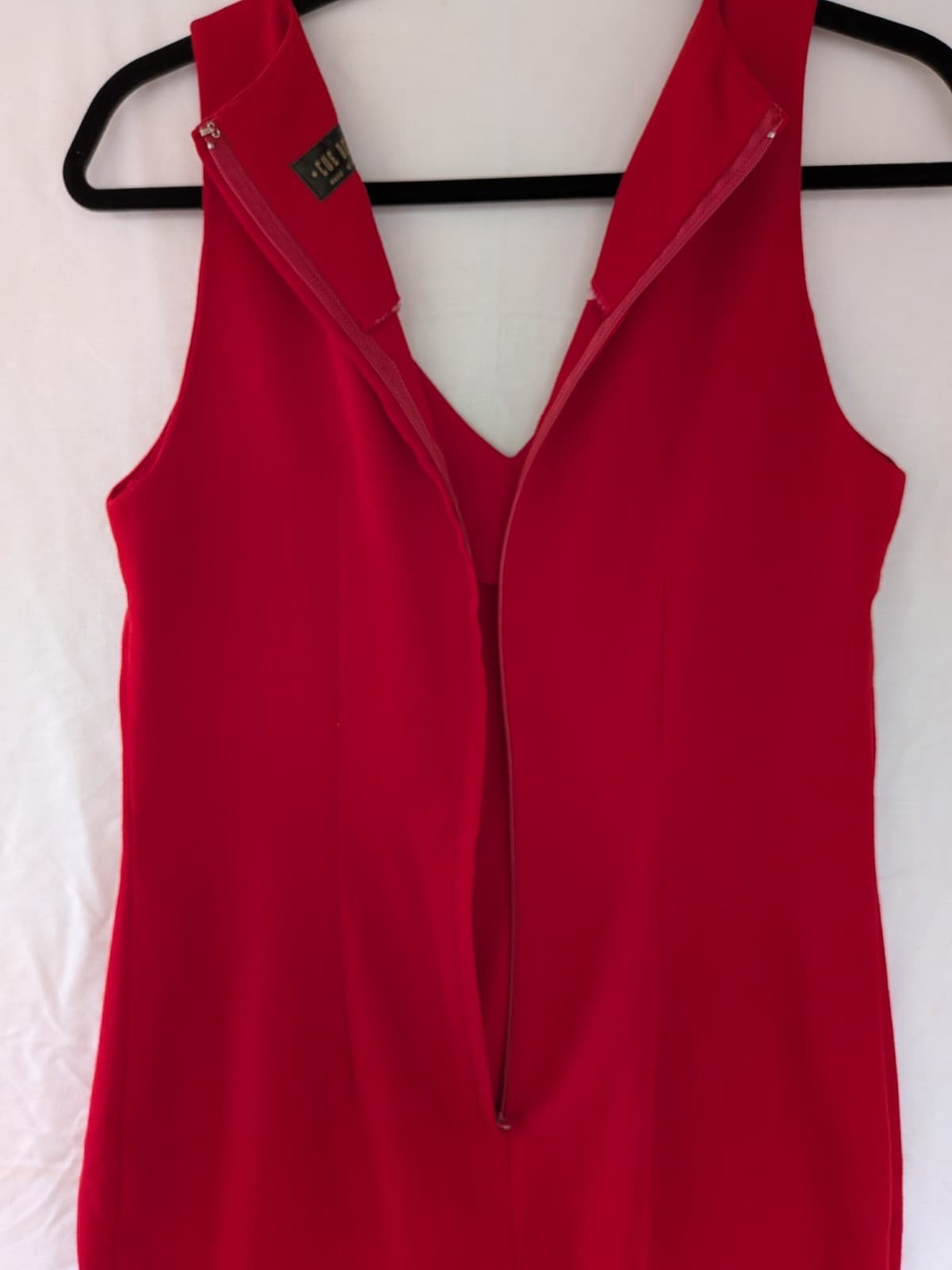 Cue Design Dress Red Sheath Corporate Classic Old Money V Neck Size 10 AU Work — photo 10 of 11