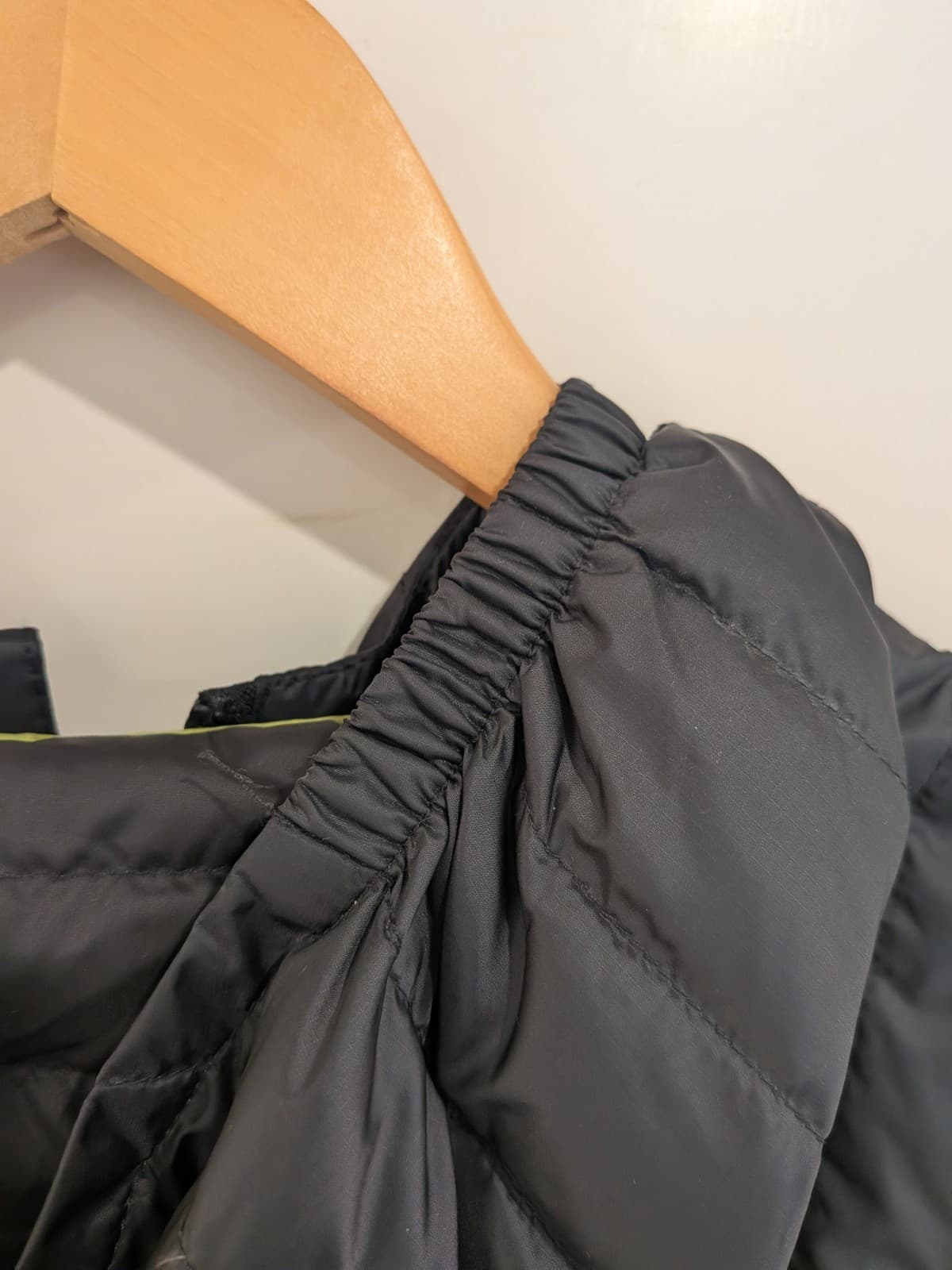 Kathmandu Heli Hooded Down Vest Mens XL Black 600 Fill Puffer Hiking Outdoor — photo 12 of 12