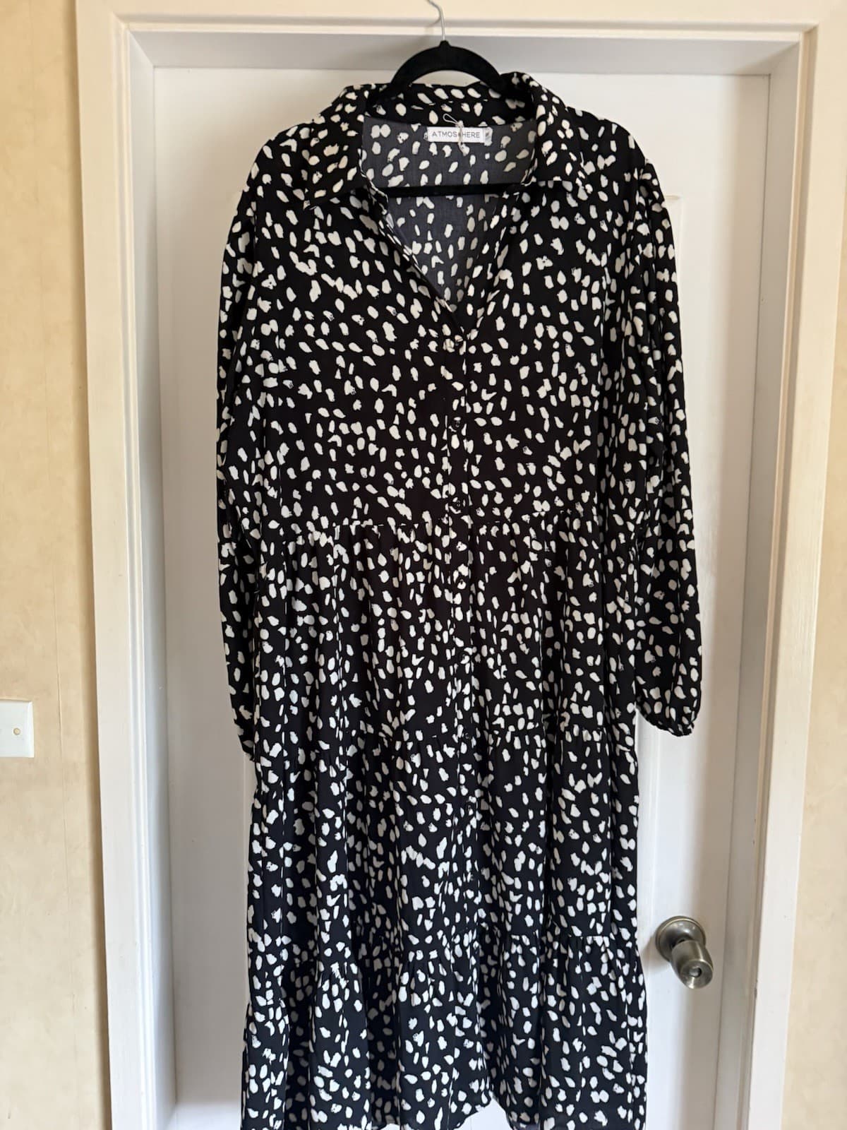 Atmos & Here Black and White Maxi Dress Size 20 Long Sleeve — photo 1 of 7