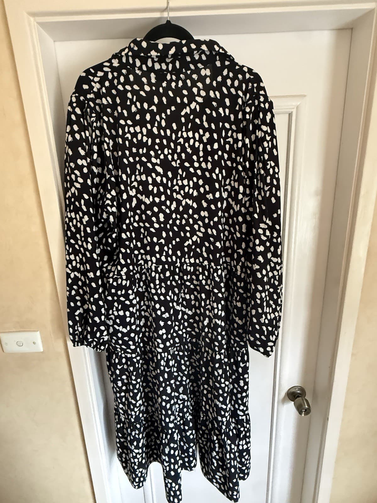 Atmos & Here Black and White Maxi Dress Size 20 Long Sleeve — photo 6 of 7