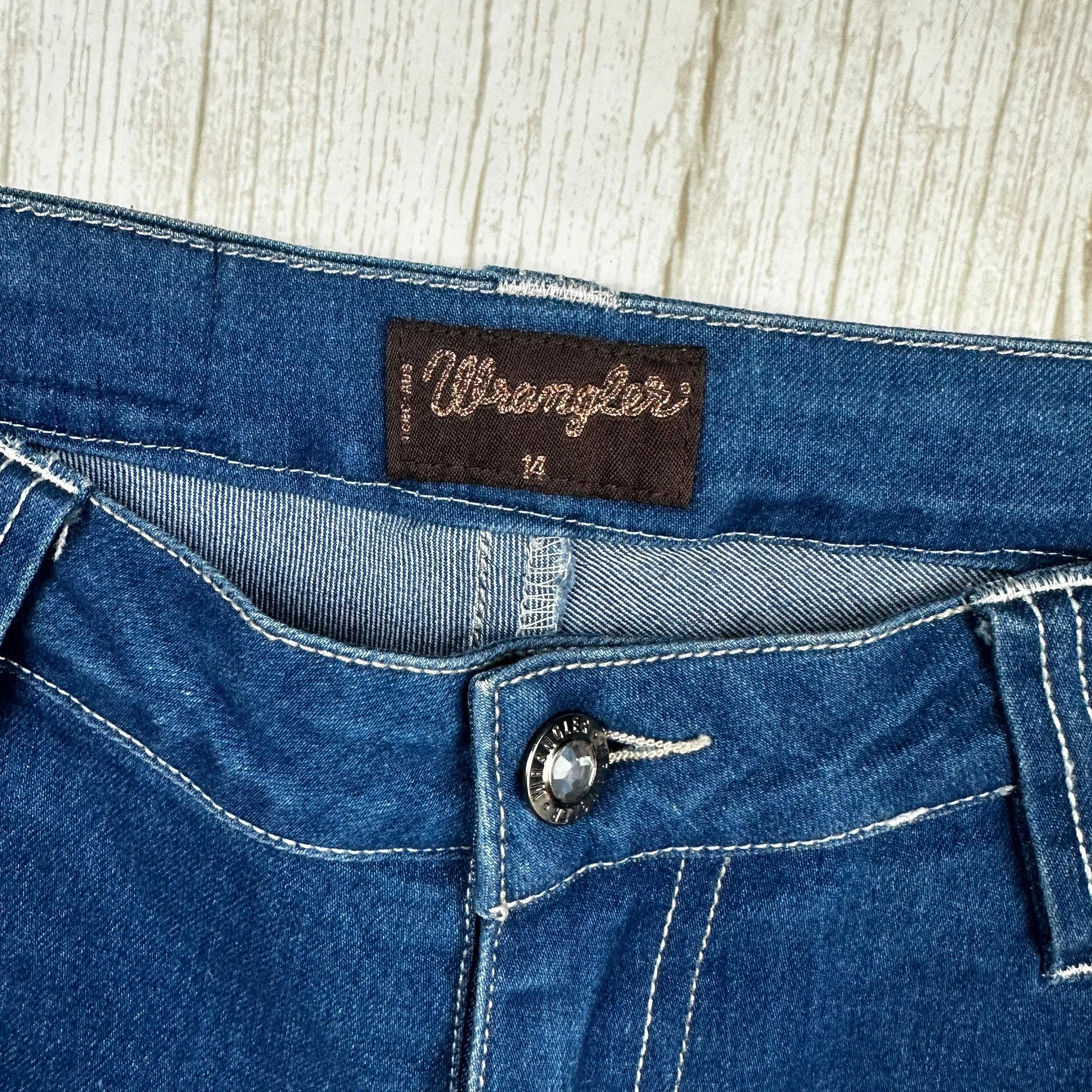 Wrangler Ladies Long Denim Shorts Jorts - Size 14 — photo 5 of 6