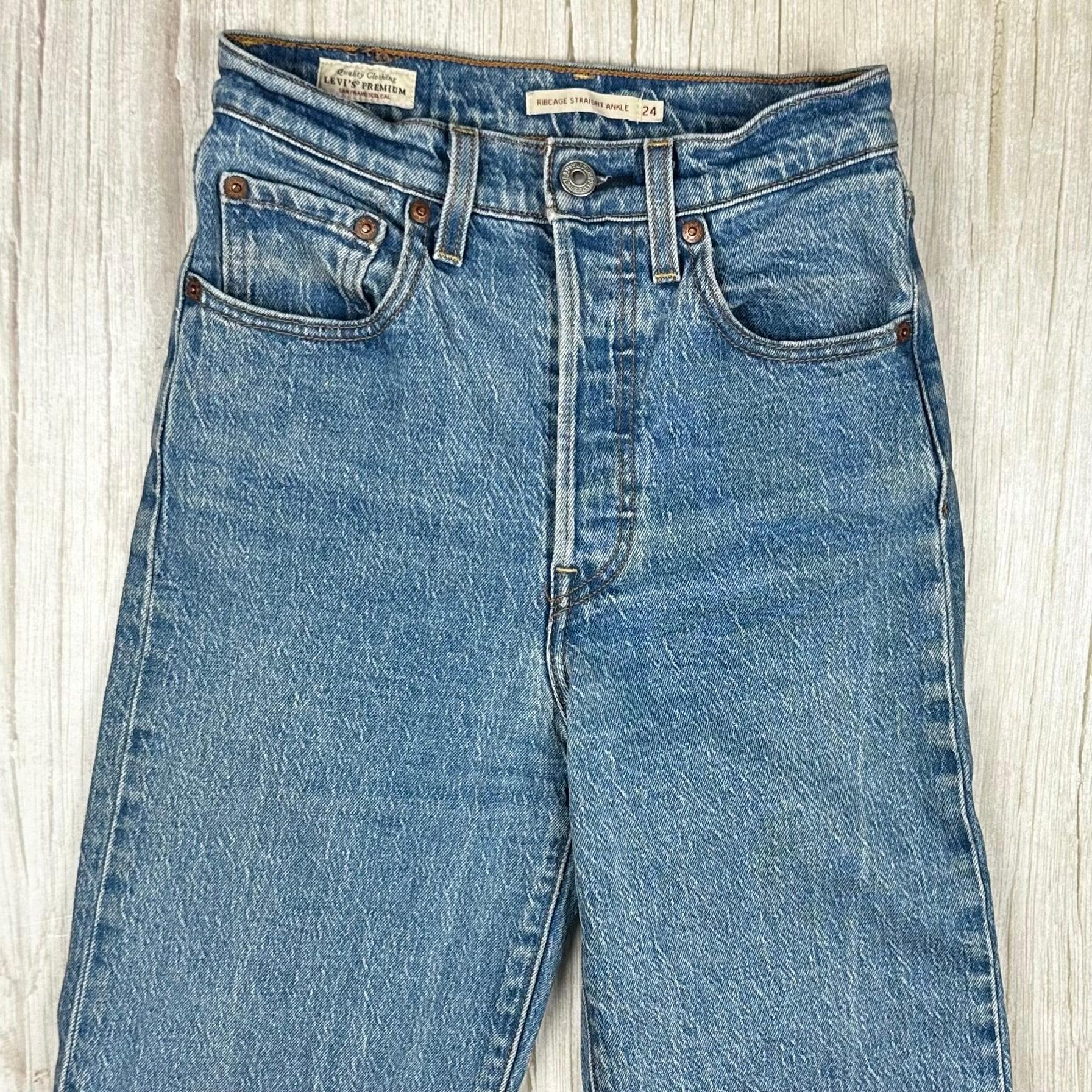 Levis Ladies ‘Ribcage Straight Ankle’ Jeans - Size 24 — photo 3 of 7