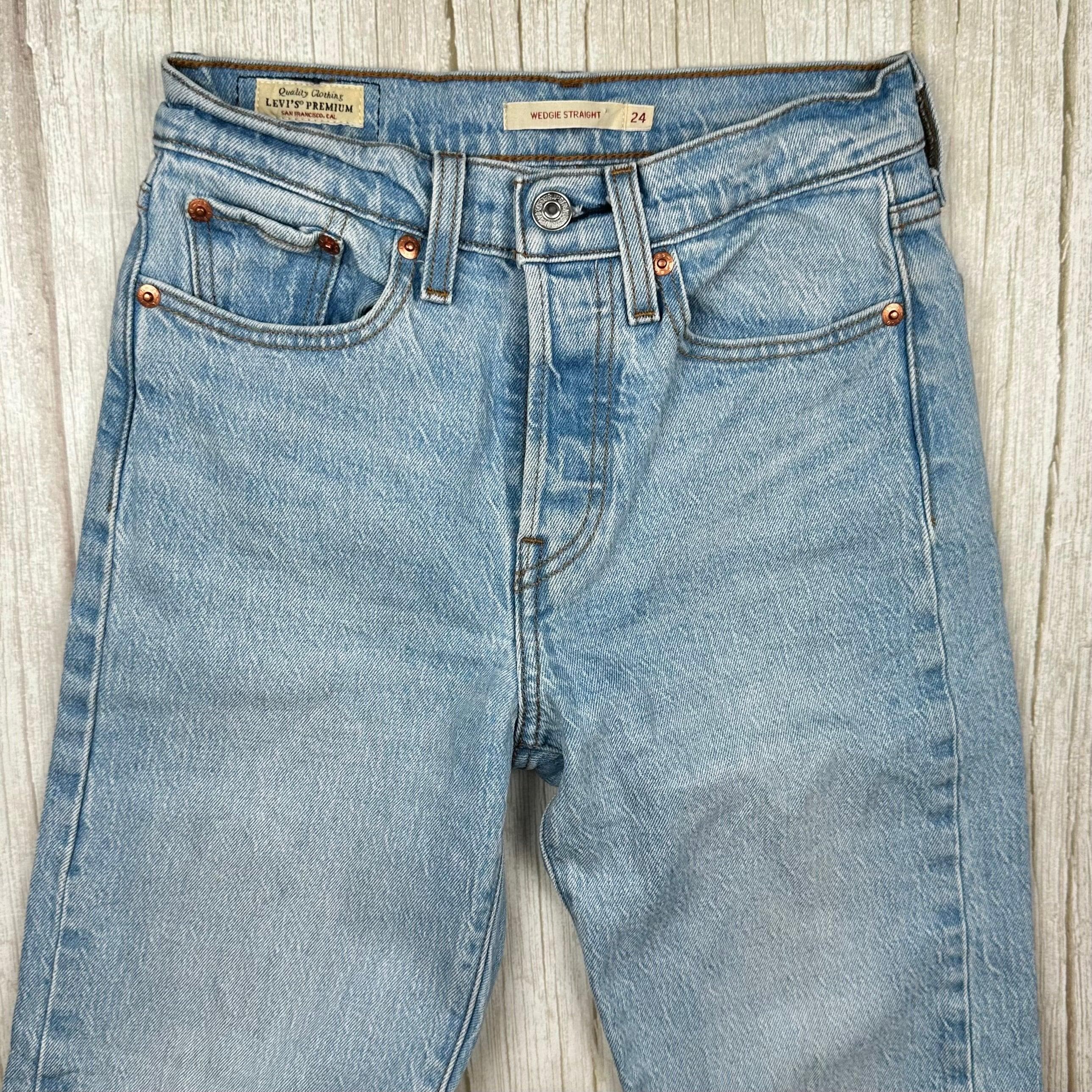 Ladies Levis ‘Wedgie Straight’ Premium Denim Jeans - Size 24/28 — photo 3 of 8
