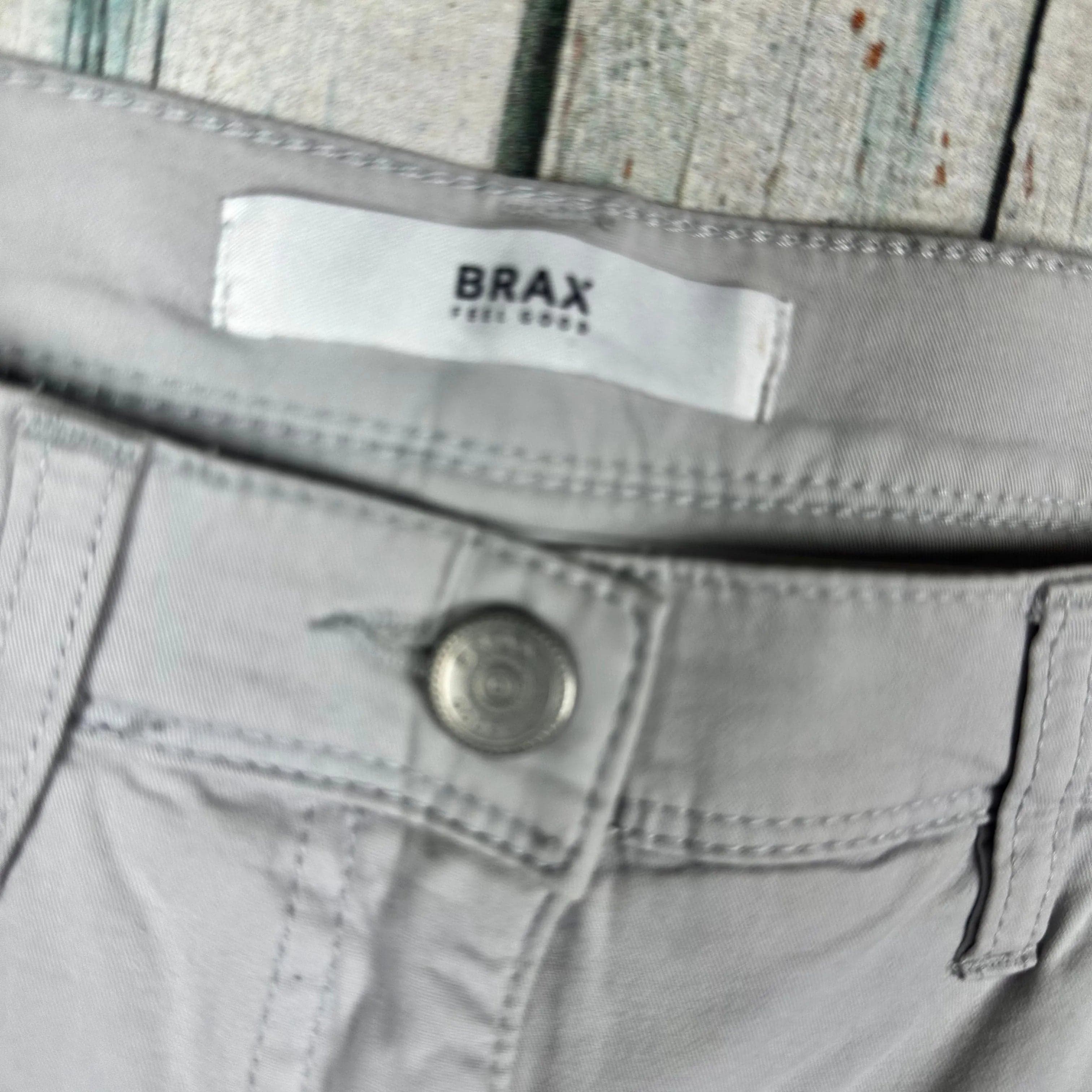 Brax 'Mary S' Beige Straight Stretch Jeans - Size 10 — photo 3 of 6