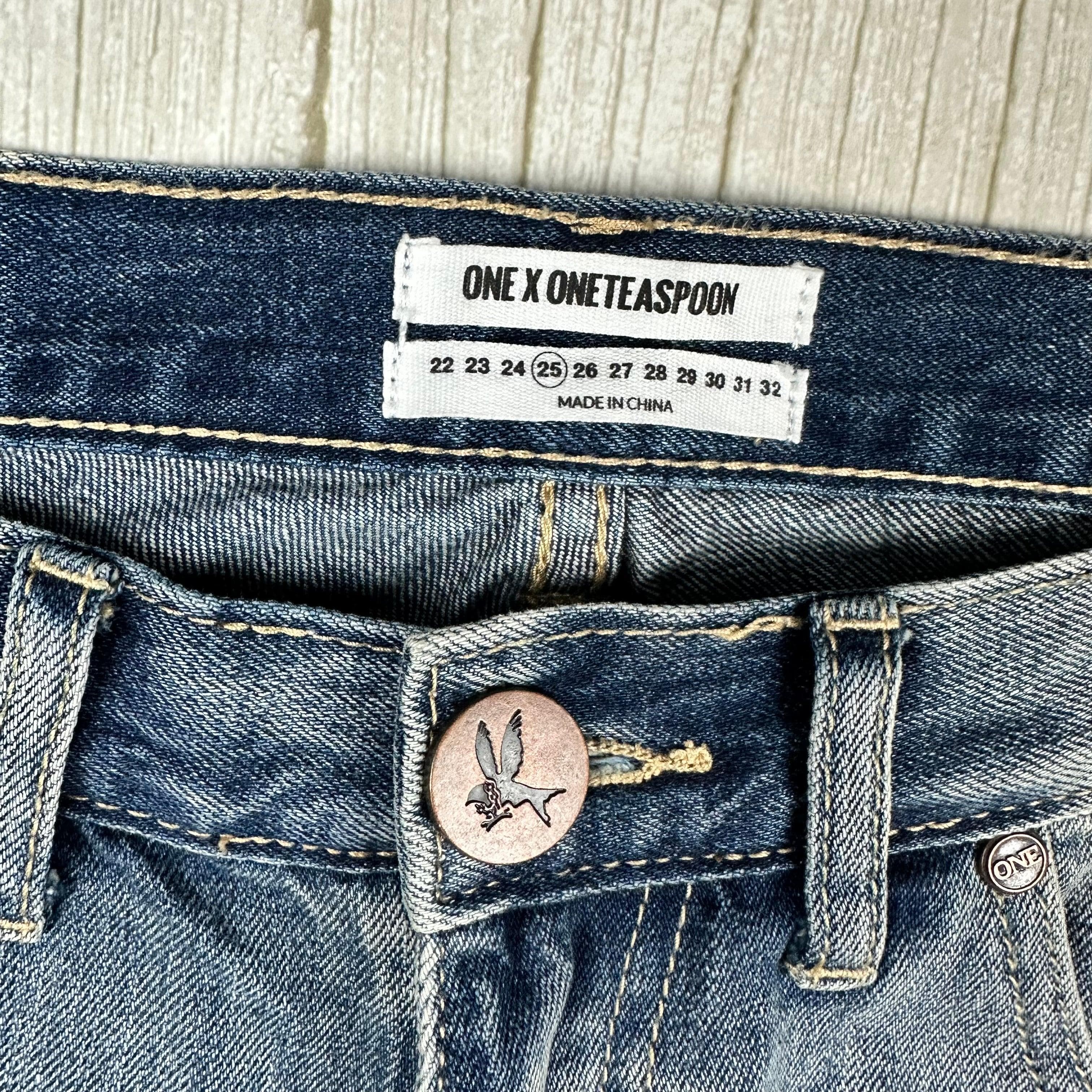 One X One Teaspoon Distressed 'Hustlers' Denim Shorts - Size 25 — photo 5 of 6