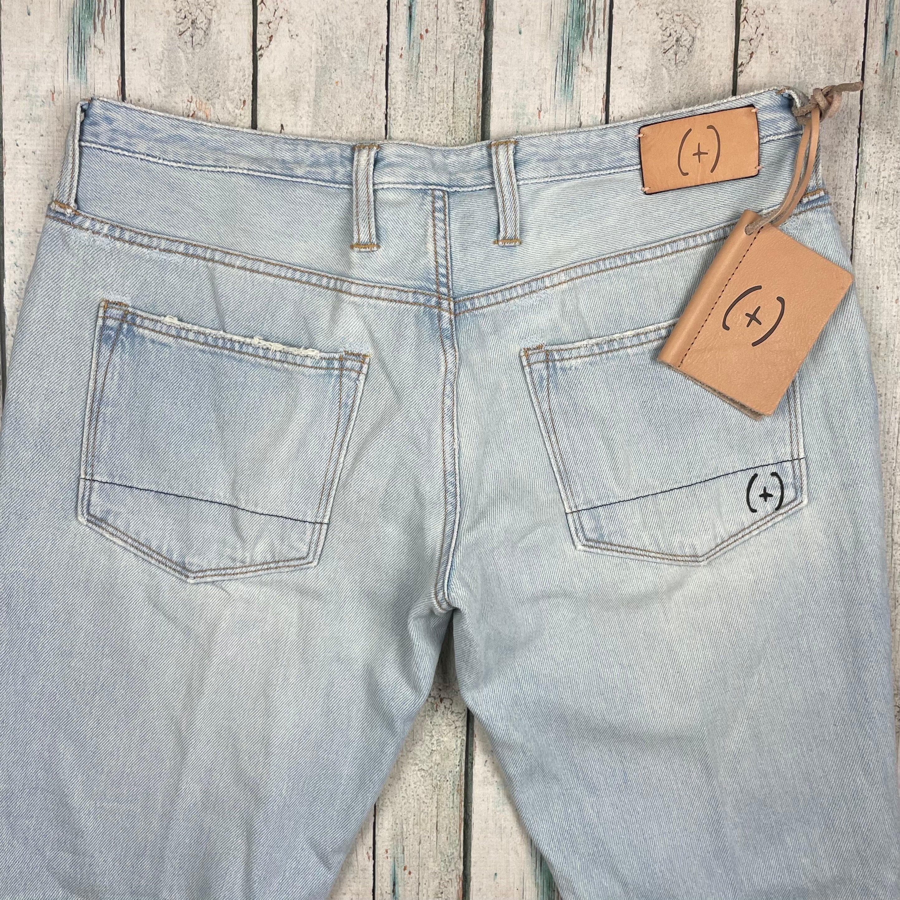 NWT - Ladies Italian Made (+) People Distressed Boyfriend Jeans - Size 31 — photo 4 of 8