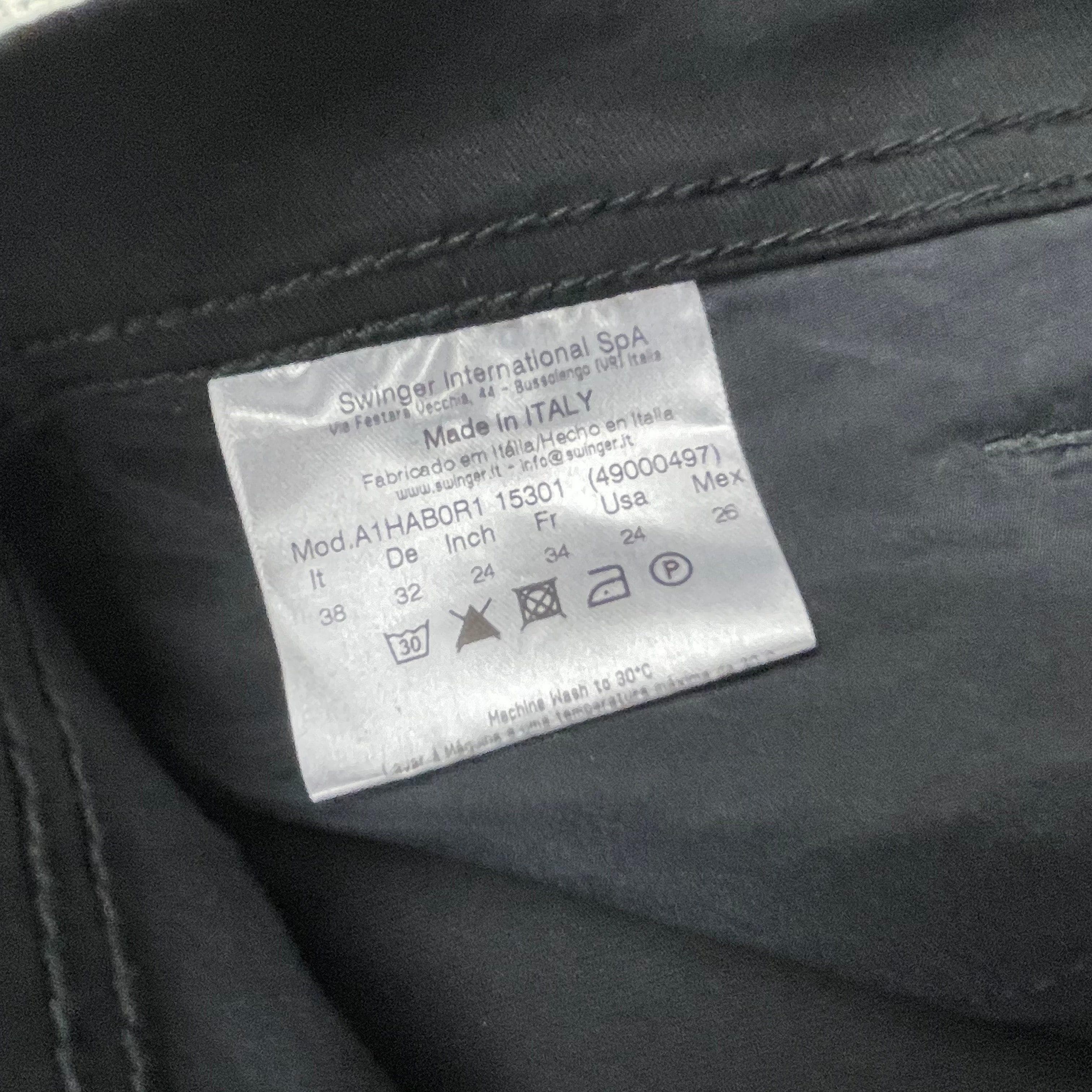 NWT - Versace Jeans Couture Black Straight Jeans $500+- Size 24 ( 6AU) — photo 5 of 7