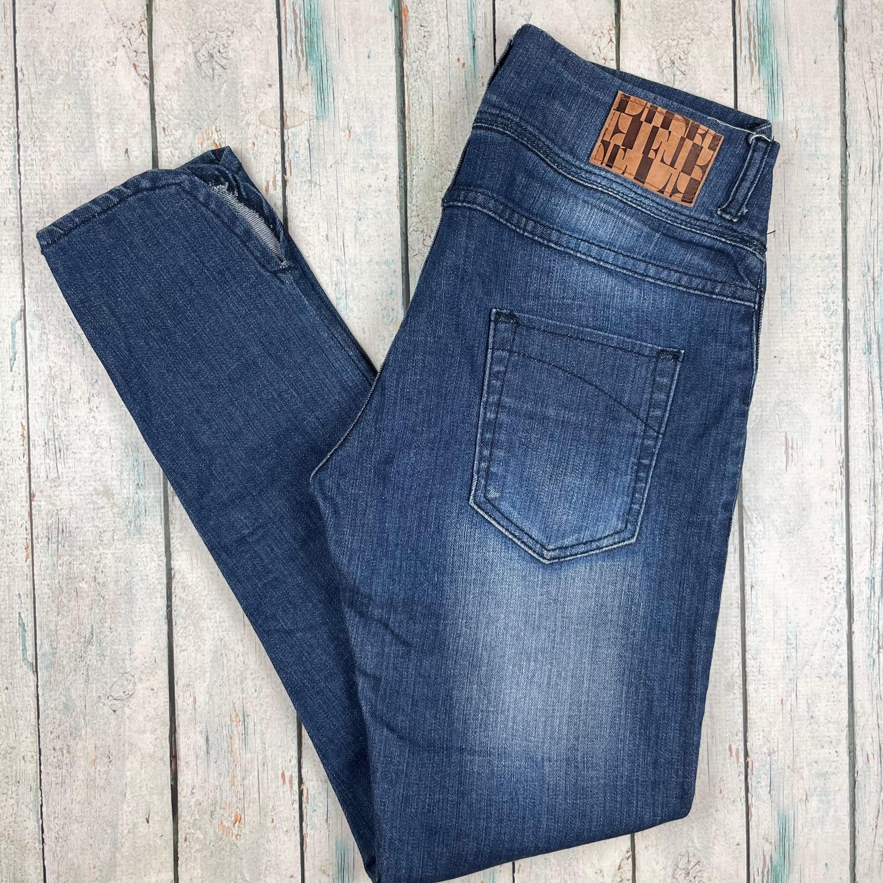 Elle Paris - Mid Rise Split hem Ankle Grazer Jeans Size- 28 — photo 5 of 6