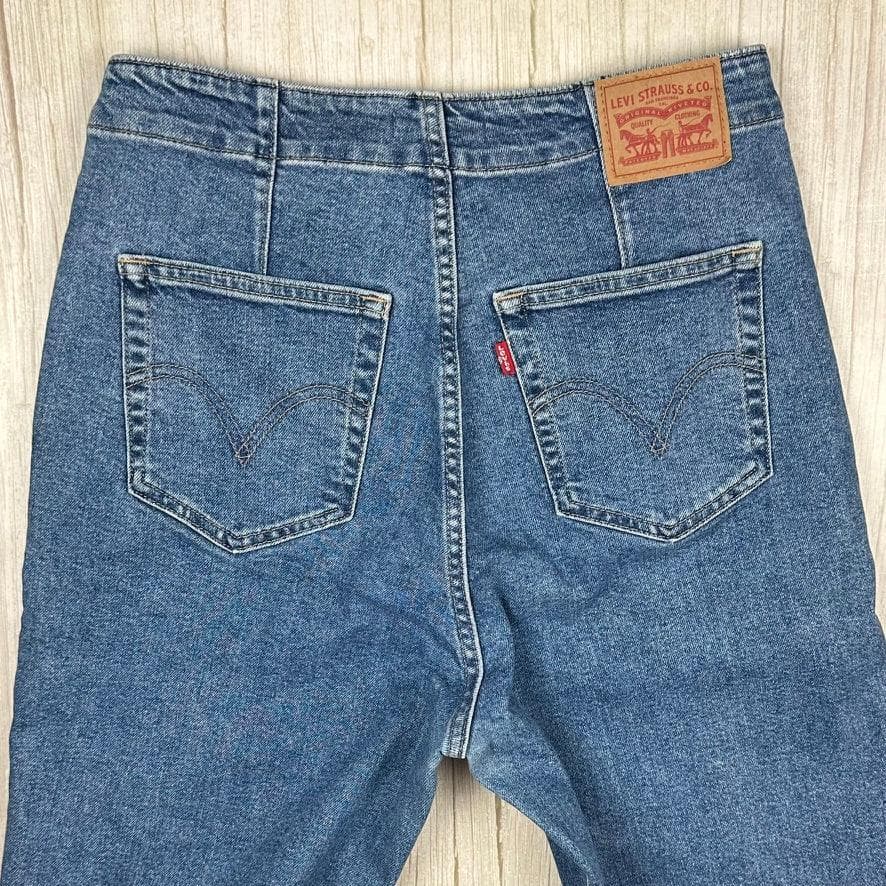 Levis Ladies ‘High Waisted Taper' Hollywood Jeans- Size 30 — photo 4 of 7