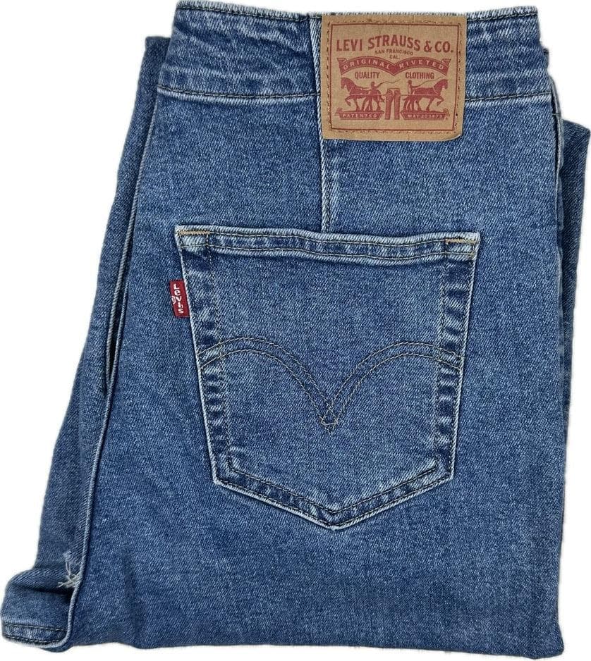 Levis Ladies ‘High Waisted Taper' Hollywood Jeans- Size 30 — photo 6 of 7