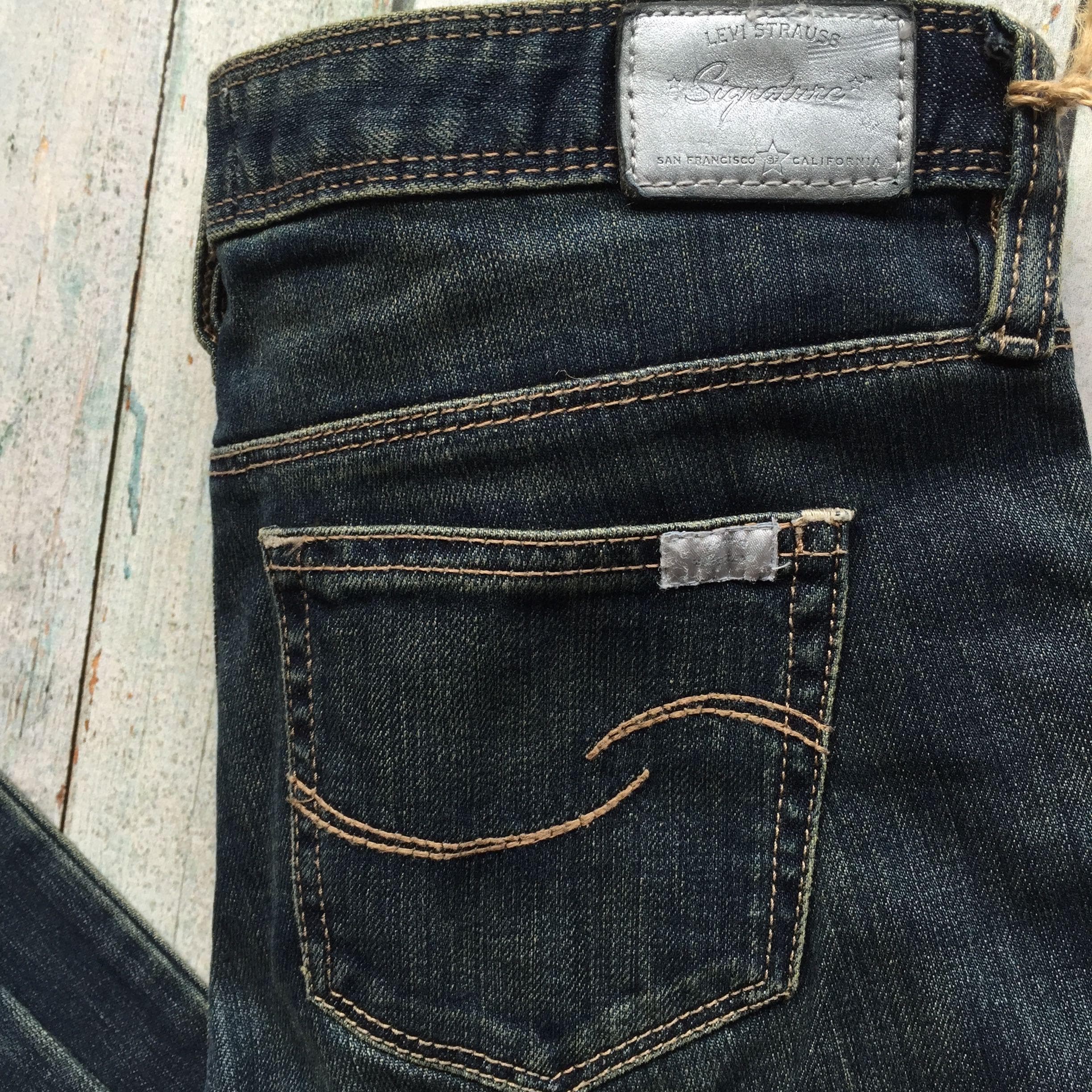 NWT - Y2K Levis Signature low RIse Slim Straight Blue -Size 25 — photo 2 of 5