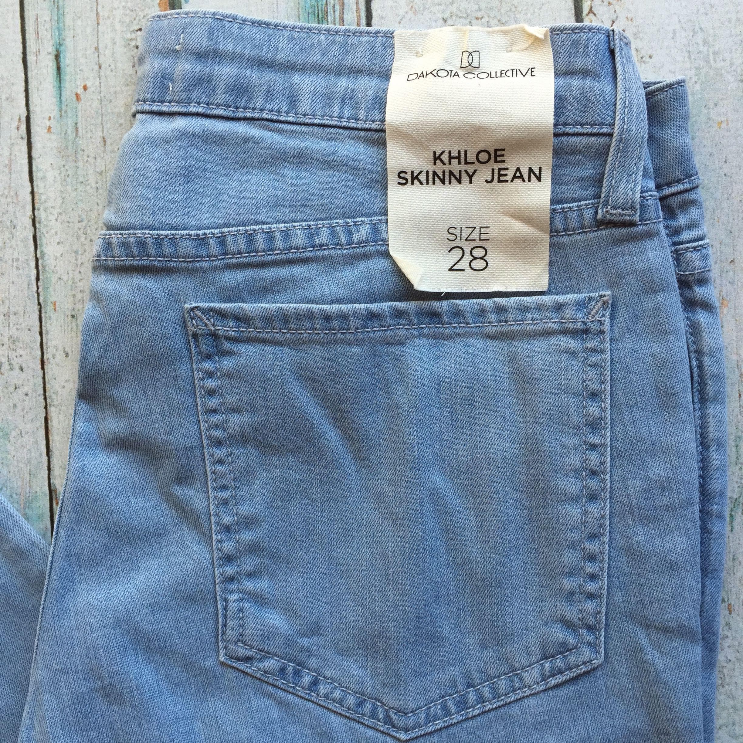 NWT - Dakota 'Khloe' Super Soft Skinny Jeans -Size 28 — photo 3 of 6