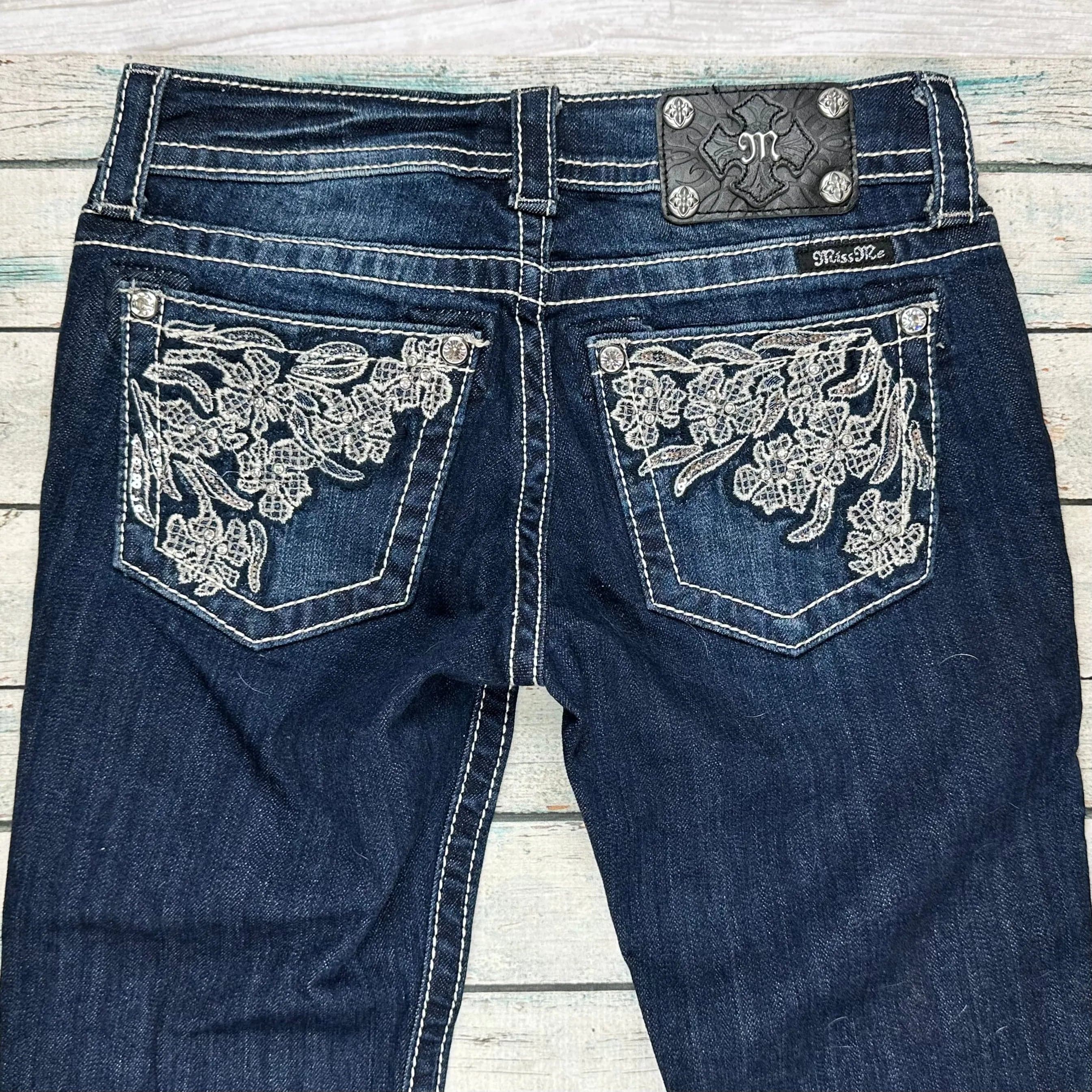 NEW- Miss Me Jewelled Pocket Cuffed Capri Jeans- Size 26 — photo 4 of 5