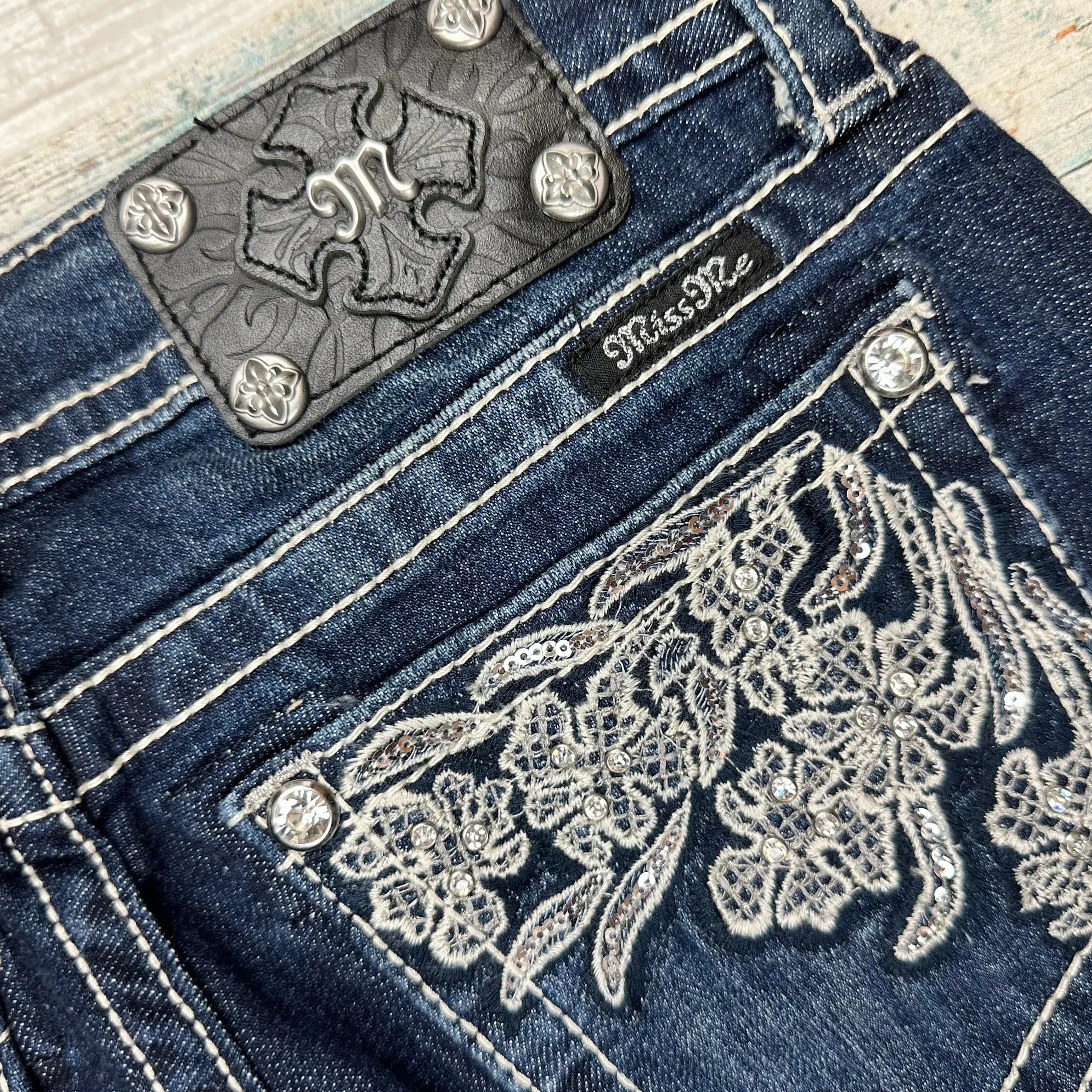 NEW- Miss Me Jewelled Pocket Cuffed Capri Jeans- Size 26 — photo 5 of 5