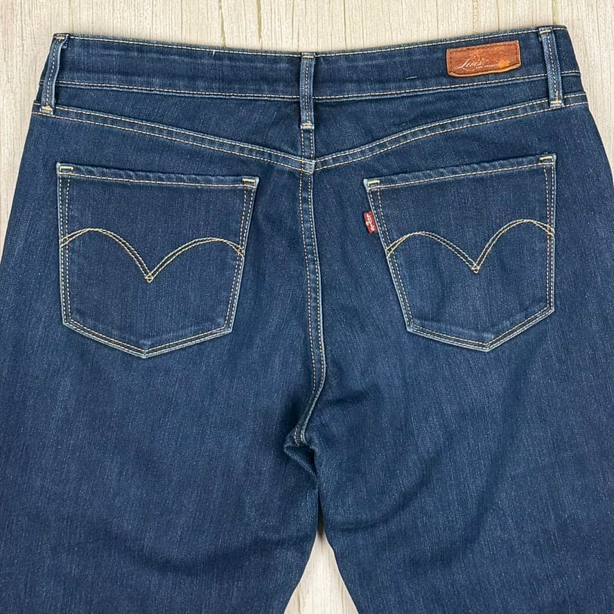 Levis Demi Curve Classic Slim Leg Ladies Jeans - Size 30 — photo 4 of 7