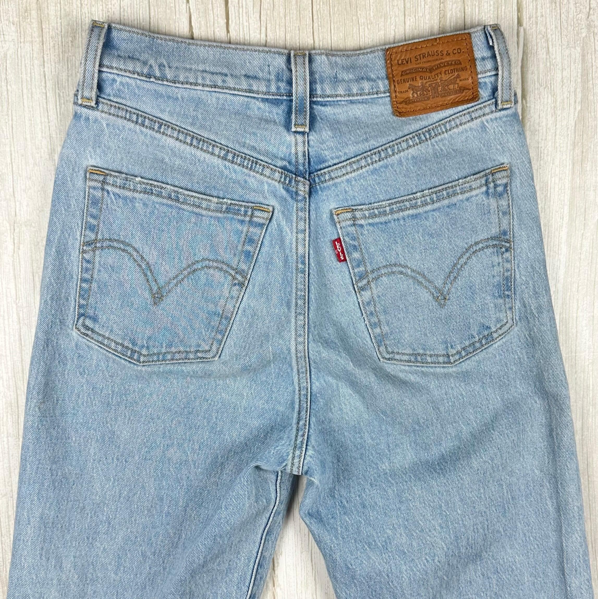 Levis Ladies ‘Ribcage Straight’ Jeans - Size 26 — photo 3 of 9