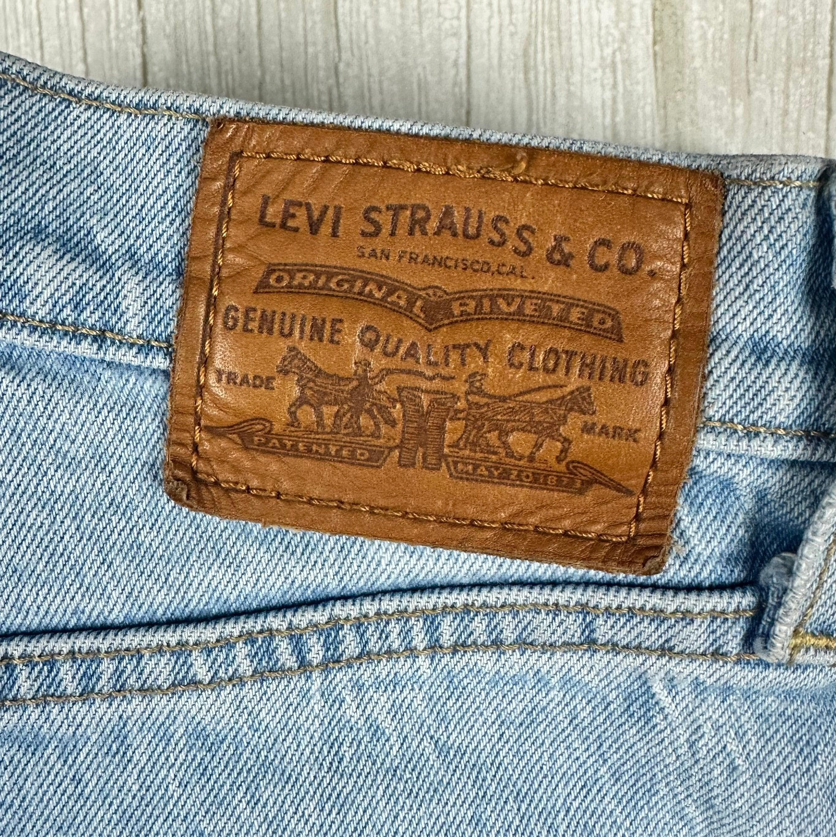 Levis Ladies ‘Ribcage Straight’ Jeans - Size 26 — photo 7 of 9