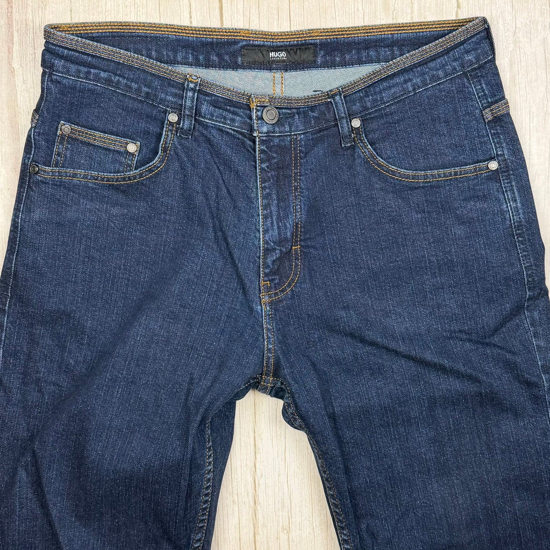 HUGO by Hugo Boss Mens Classic Straight Fit Jeans - Size 35R — photo 2 of 7