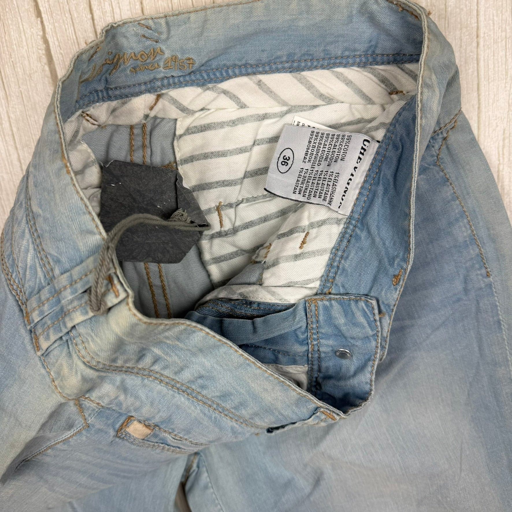 NWT - Chevignon Lightweight Flared Jeans -Size 24 — photo 4 of 5