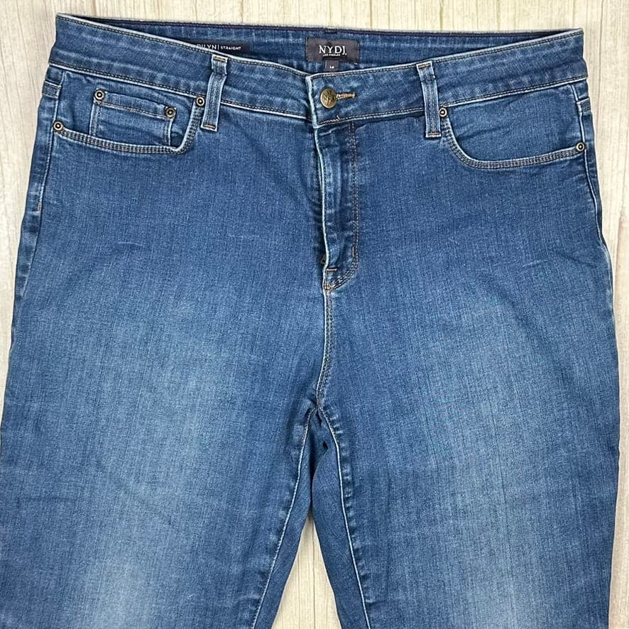 NYDJ - 'Lift & Tuck' MARILYN Straight Leg Jeans -Size 16US suit 20AU — photo 4 of 7