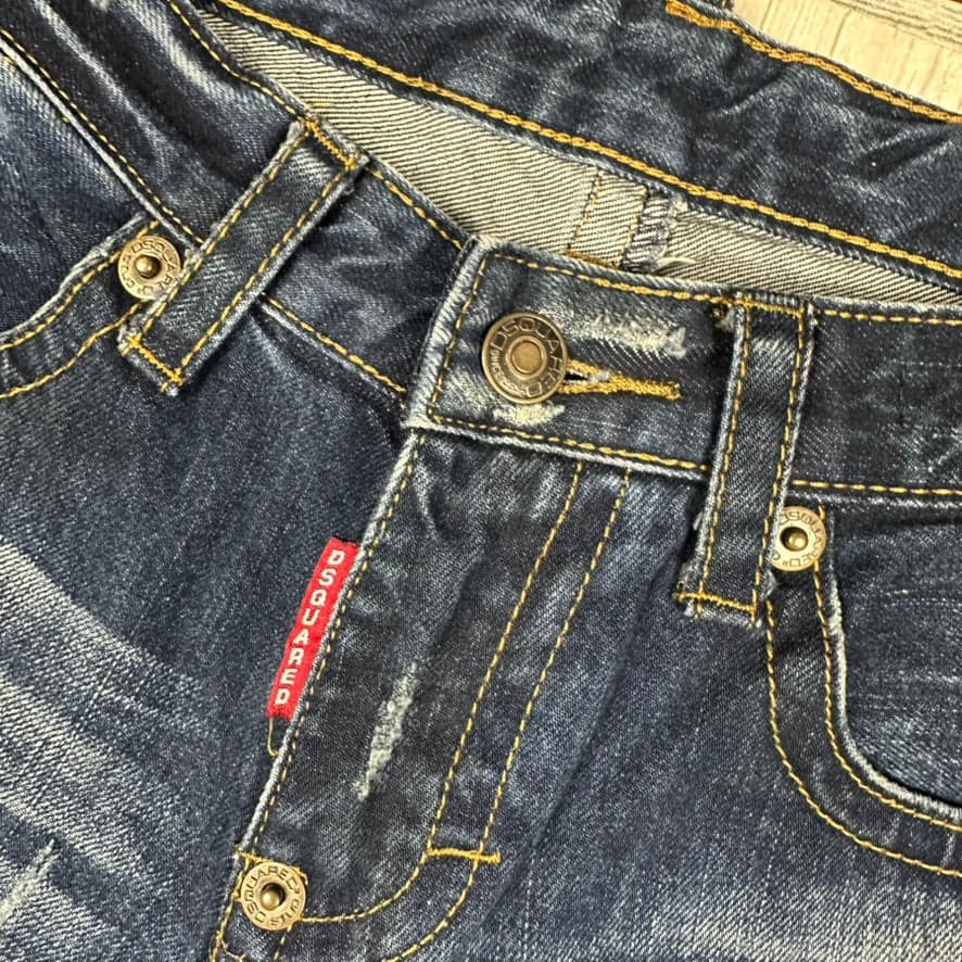 DSquared Ladies Distressed Straight Leg Jeans- Suit Size 9/10 — photo 5 of 8