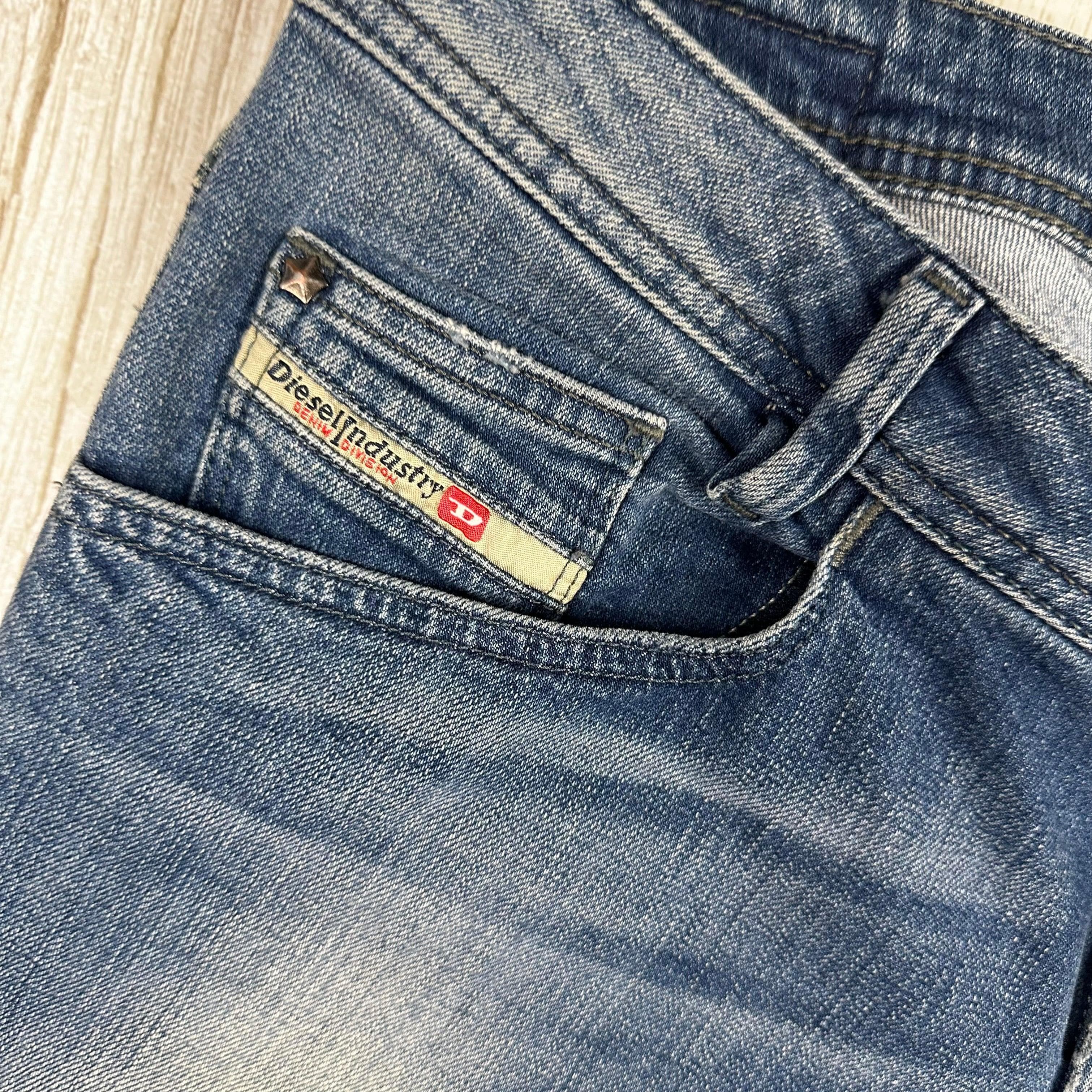Diesel Denim 'NEWZ' Low Rise Straight Leg Jeans -Size 31 — photo 4 of 8