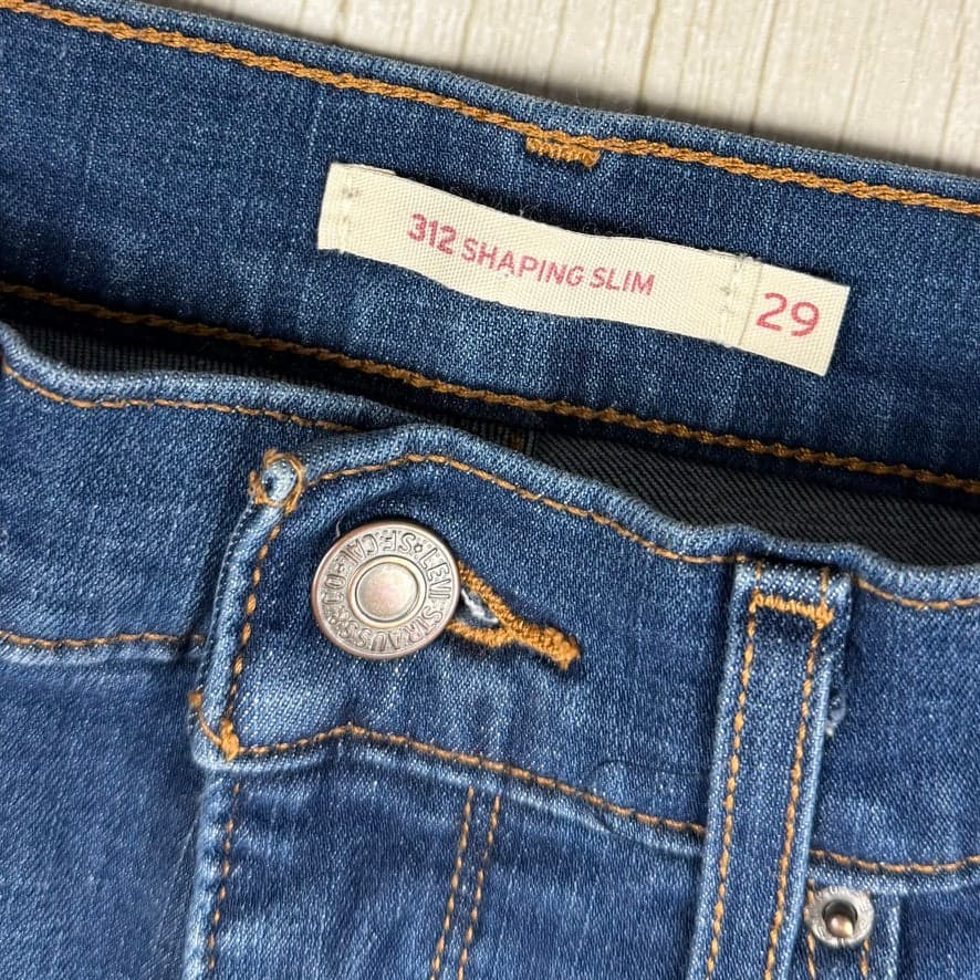 Levis 312 Shaping Slim Mid Rise Jeans - Size 29" or 11AU — photo 5 of 7