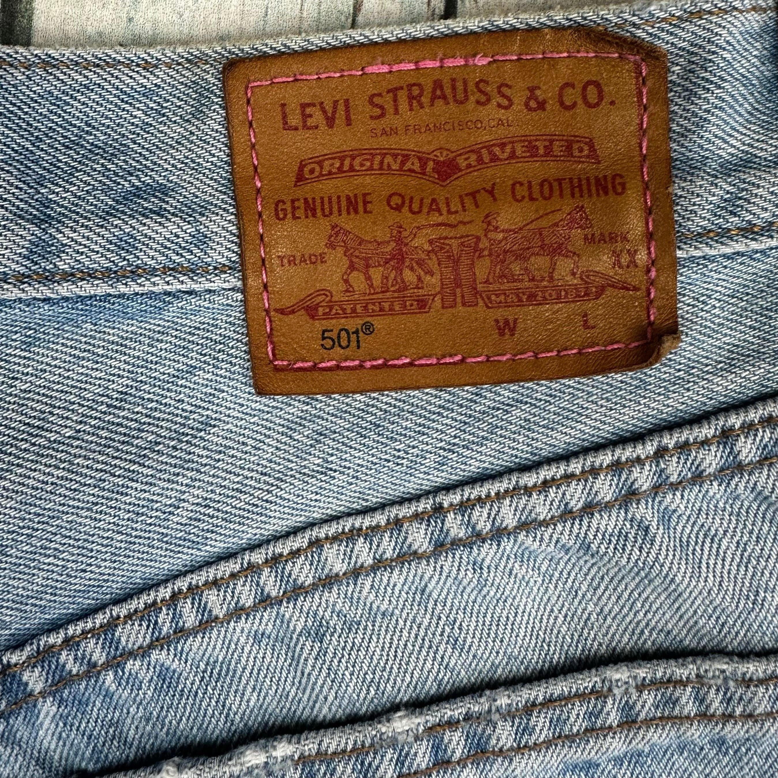 Levis 501 Ladies Rainbow Button Denim Shorts - Size 24 — photo 5 of 6