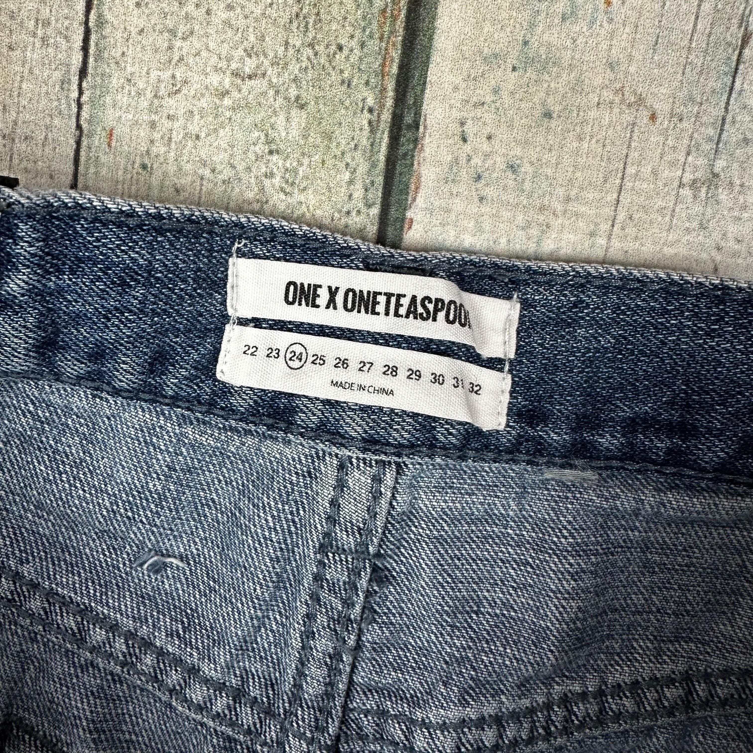 One X One Teaspoon Distressed Denim Shorts - Size 24 — photo 4 of 5