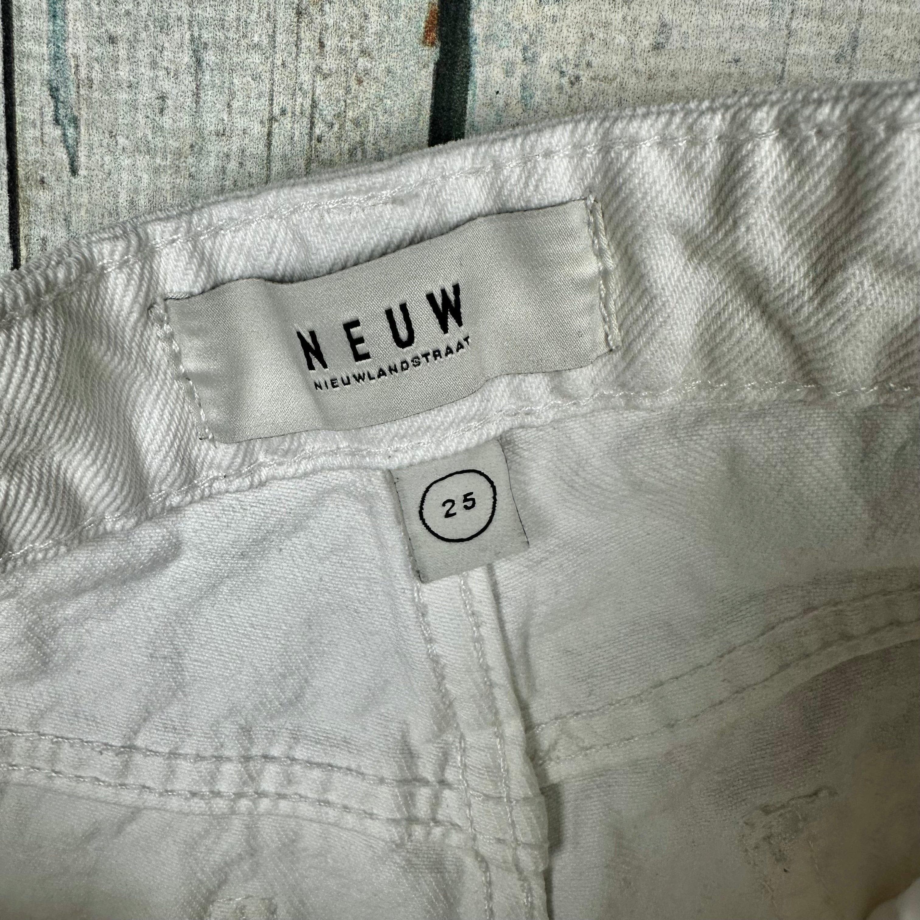NEUW Ladies High Rise White Denim Shorts - Size 25" or 7AU — photo 3 of 4