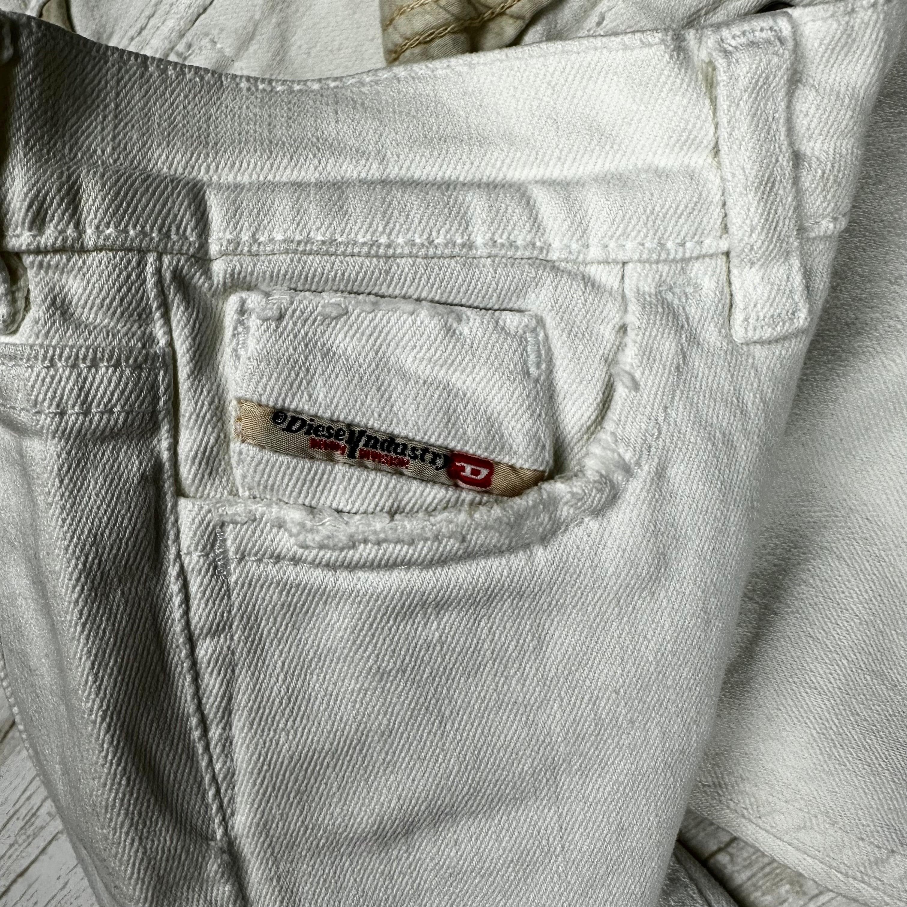 NWT - Diesel 'Liv J' White Straight Leg Jeans Size - 8Y — photo 6 of 7