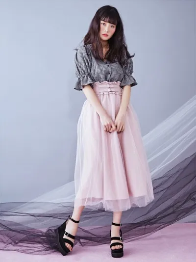 Larme Kei aesthetic — The soft pastel tulle skirt, paired with a delicate top and platform heels, perfectly embodies the signature garments and visual palette of Larme Kei, with a youthful yet sophisticated feel.