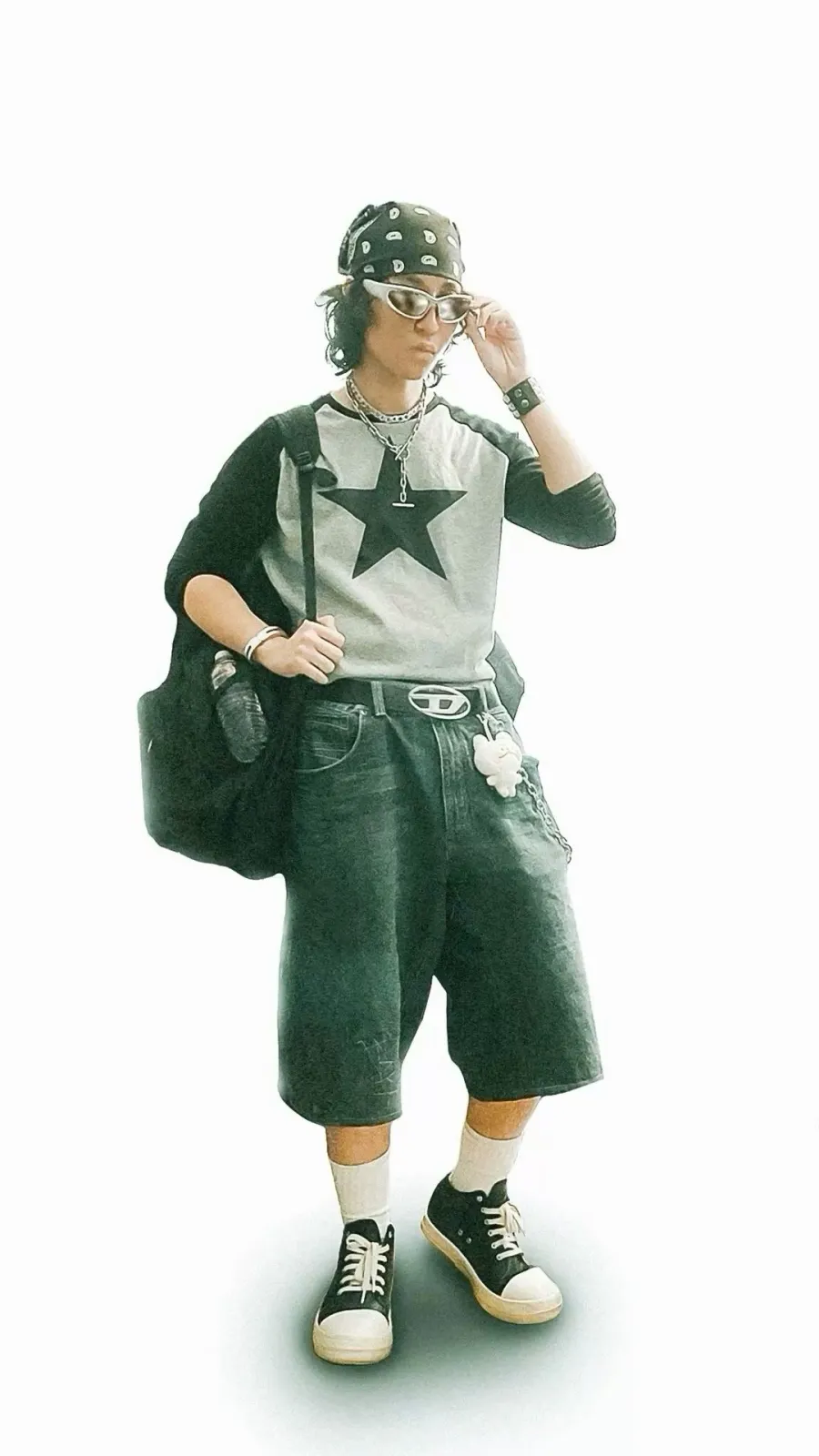 Tomboy aesthetic — The baseball raglan tee, denim shorts, bandana, chain, and sneakers are a direct hit for the described Tomboy aesthetic, particularly the 90s/Y2K influences.