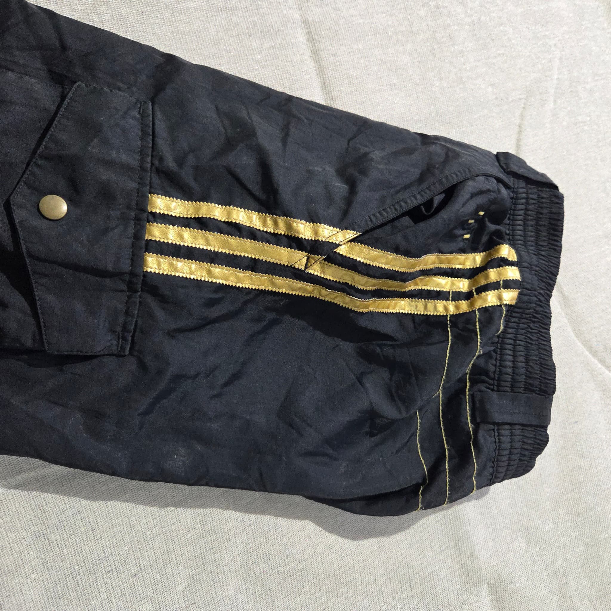 Adidas Vintage Black and Gold Cargo Track Pants Size M — photo 8 of 9