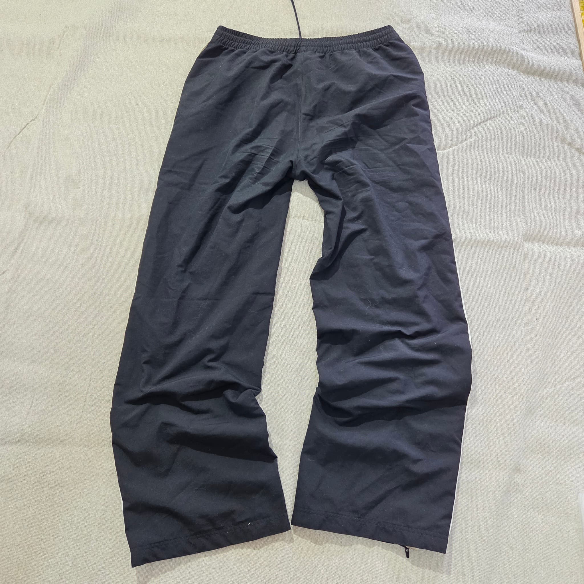 Adidas Women's Black Track Pants With White Side Stripes Baggy Vintage 2000s — photo 4 of 5