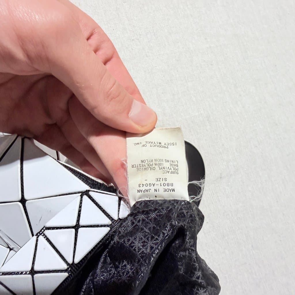 Bao Bao Issey Miyake Lucent One-Shoulder Bag White — photo 7 of 9