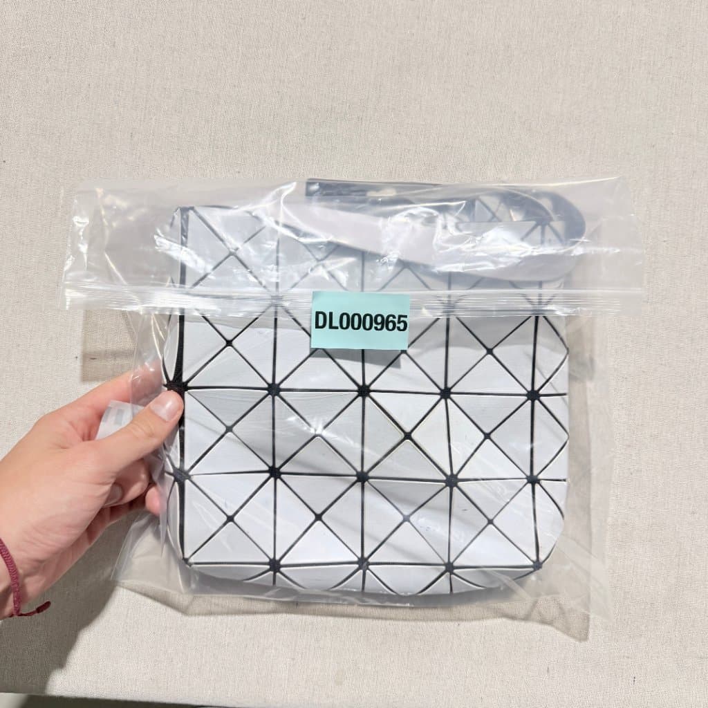 Bao Bao Issey Miyake Lucent One-Shoulder Bag White — photo 9 of 9